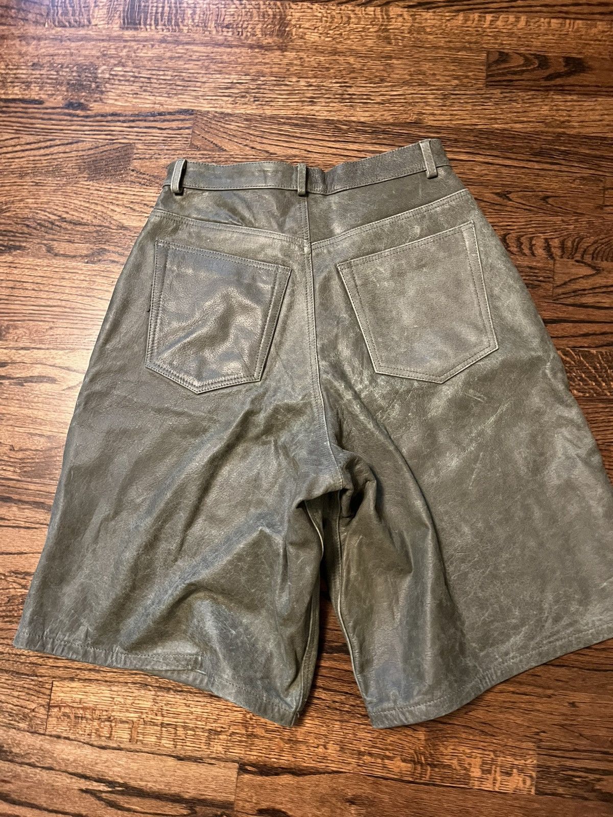 The GV Gallery Green Leather Shorts Size US 32 / EU 48 - 3 Thumbnail