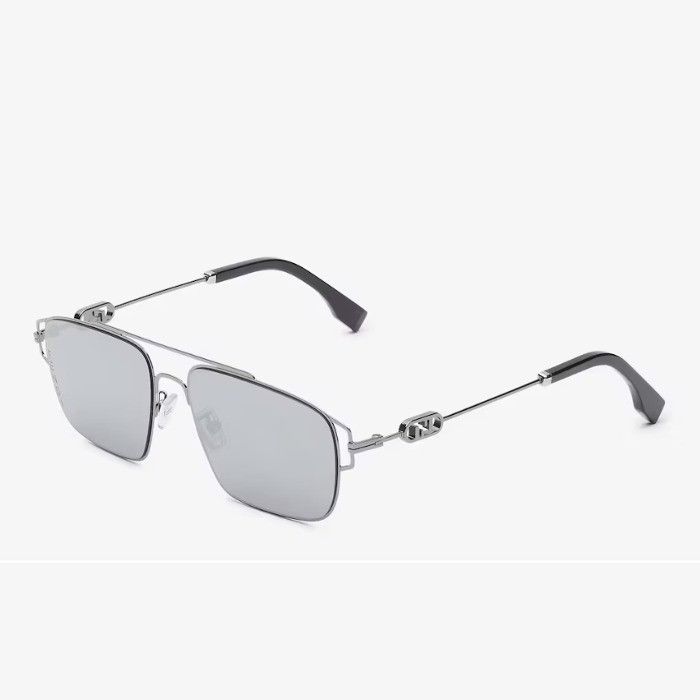 Fendi o1loc1c0824 Size: OS / Lock Sunglasses in Silver Size ONE SIZE - 1 Preview