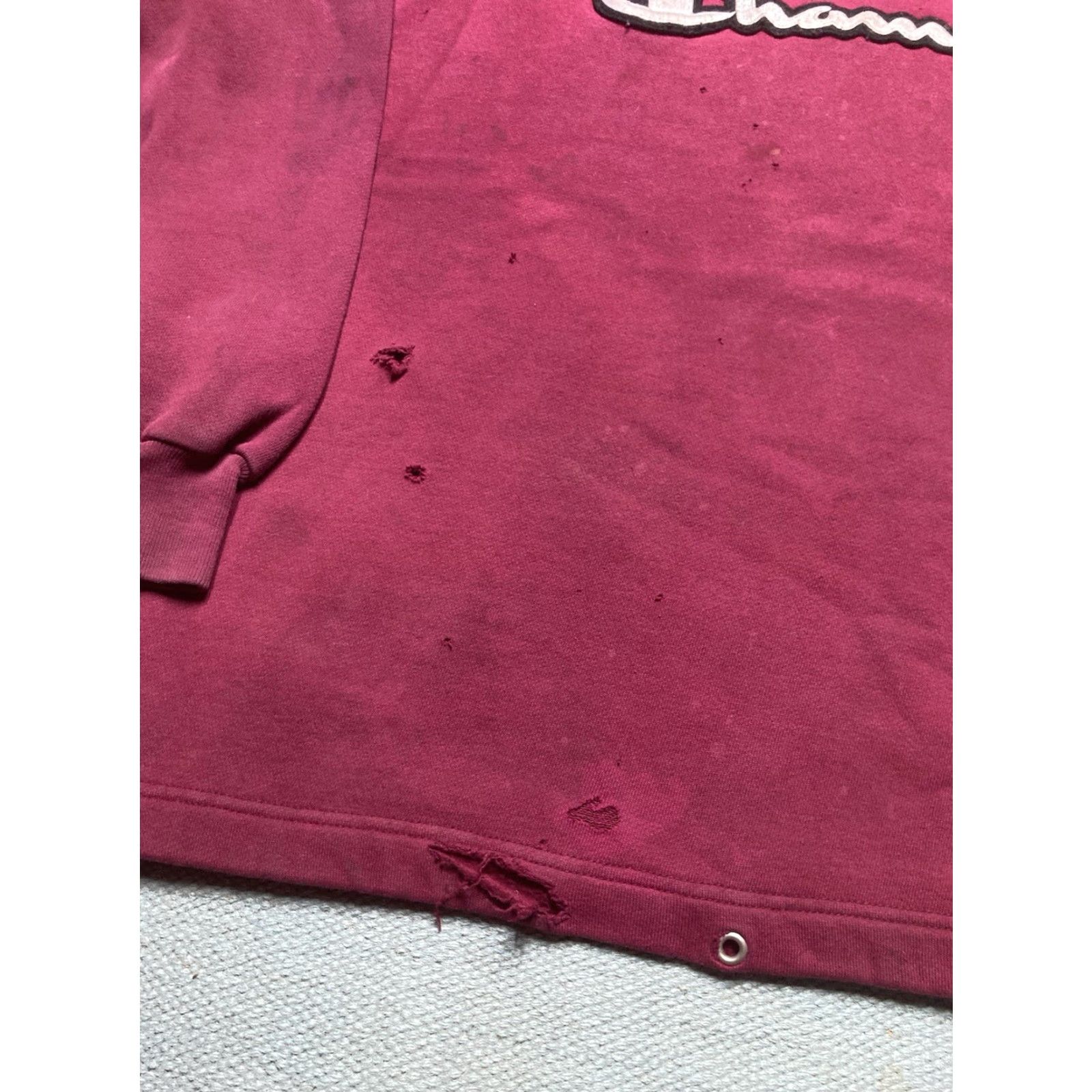 Champion VINTAGE Champion Embroidered Patch Logo Sweatshirt Crewneck Maroon Red XL Mens Adult Sweatshirt Pullover Distressed Size US XL / EU 56 / 4 - 6 Thumbnail