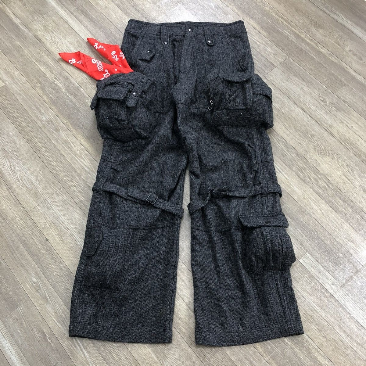 Issey Miyake × Tete Homme 1990s Tete Home Issey Miyake Multipocket Cargo Bondage Pants Size US 34 / EU 50 - 2 Thumbnail