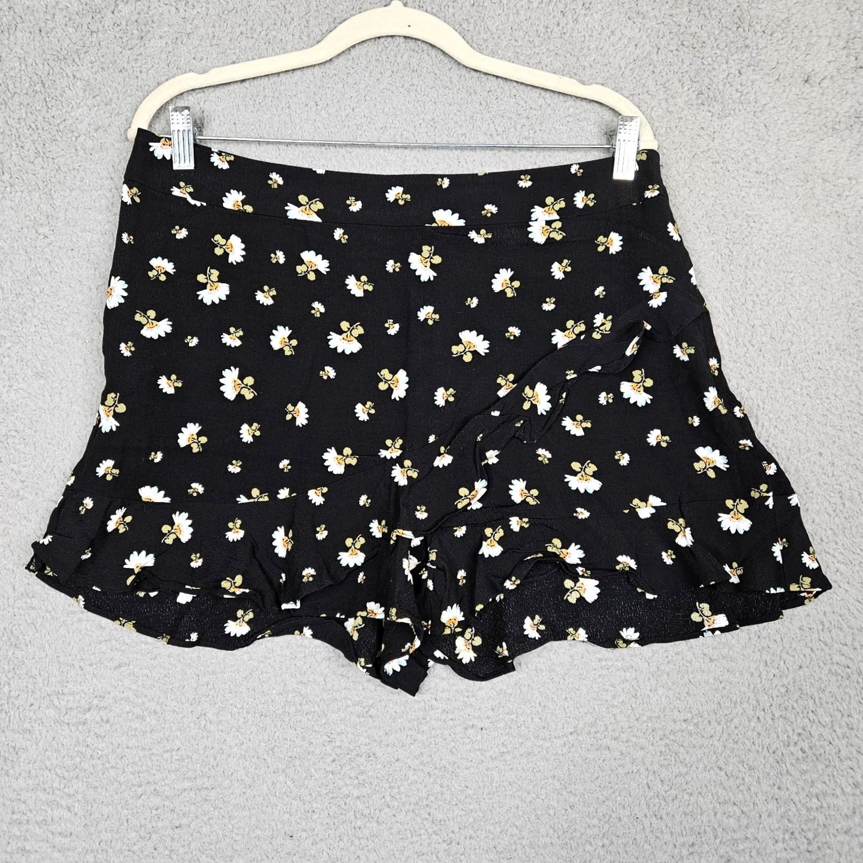 Ann Taylor LOFT By Ann Taylor Women’s flower Printed Summer Short Size 10 Size 32" / US 10 / IT 46 - 2 Thumbnail