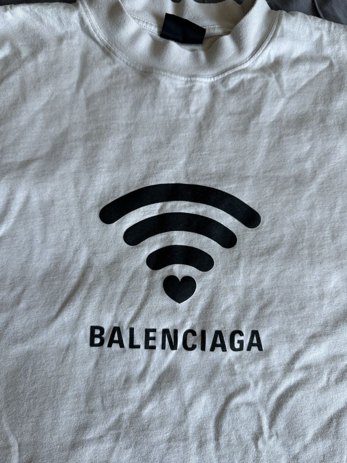 Balenciaga BALENCIAGA LOVE WIFI HEART LOGO TEE – WHITE – SIZE M Size US M / EU 48-50 / 2 - 2 Thumbnail