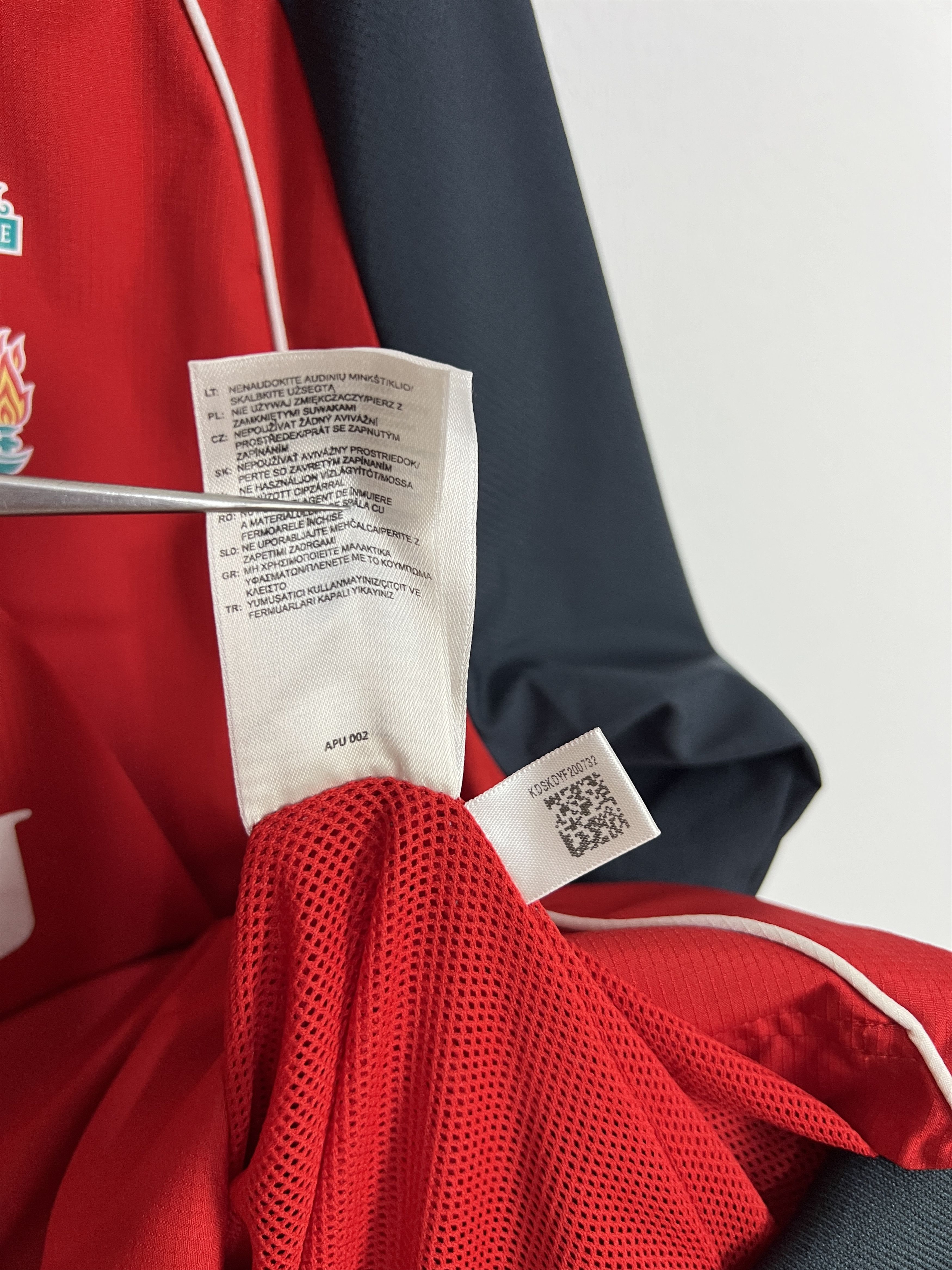 Adidas Vintage Adidas Liverpool Football Train Jacket Soccer Size US L / EU 52-54 / 3 - 13 Thumbnail