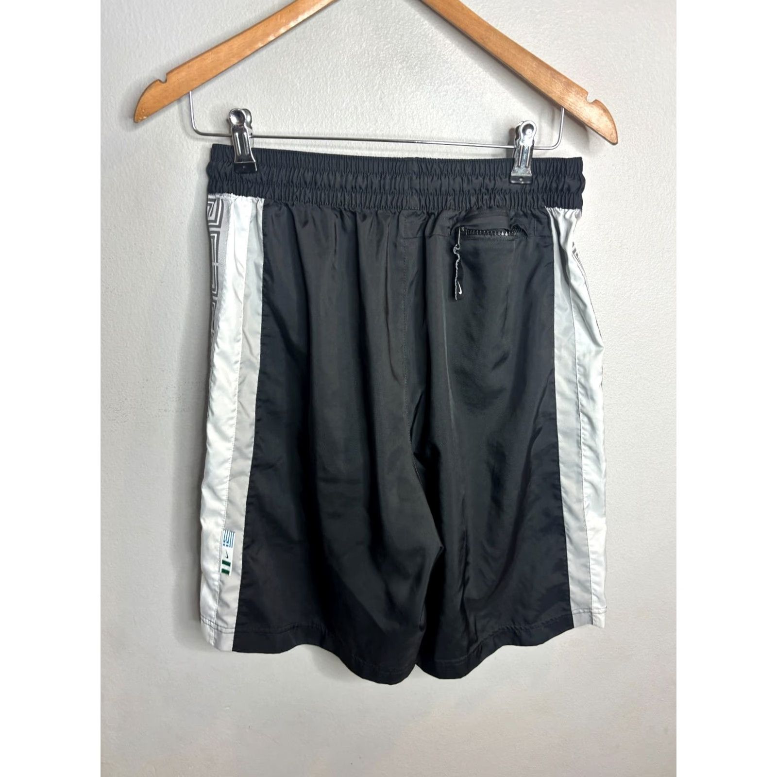 Nike Vintage Nike Satin Shorts Mens L Black 90s Athletic Drawstring Elastic Waist Polyester Satin 6172 Size US 33 - 4 Thumbnail