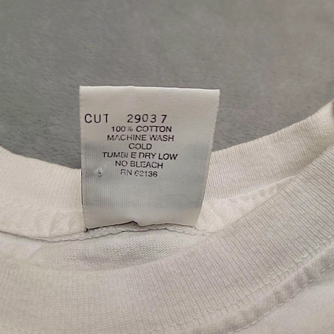 Guess VINTAGE GUESS Shirt Mens XL White Logo Graphic 90s Crewneck USA 1994 Size US XL / EU 56 / 4 - 6 Thumbnail