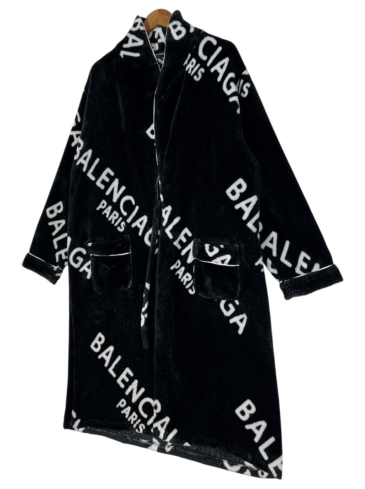 Balenciaga Balenciaga Oversized Logo Faux Fur Sherpa Coat Size US L / EU 52-54 / 3 - 6 Thumbnail