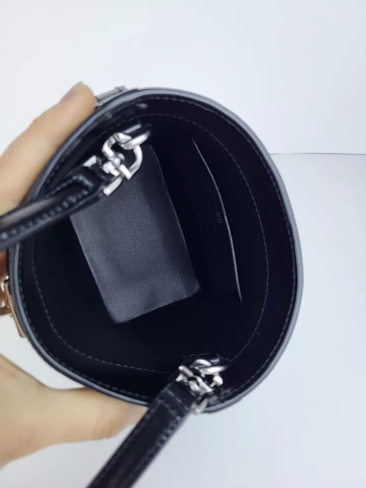 Givenchy GIVENCHY Shark Lock Bucket Bagin Box Leather Black Size ONE SIZE - 6 Thumbnail