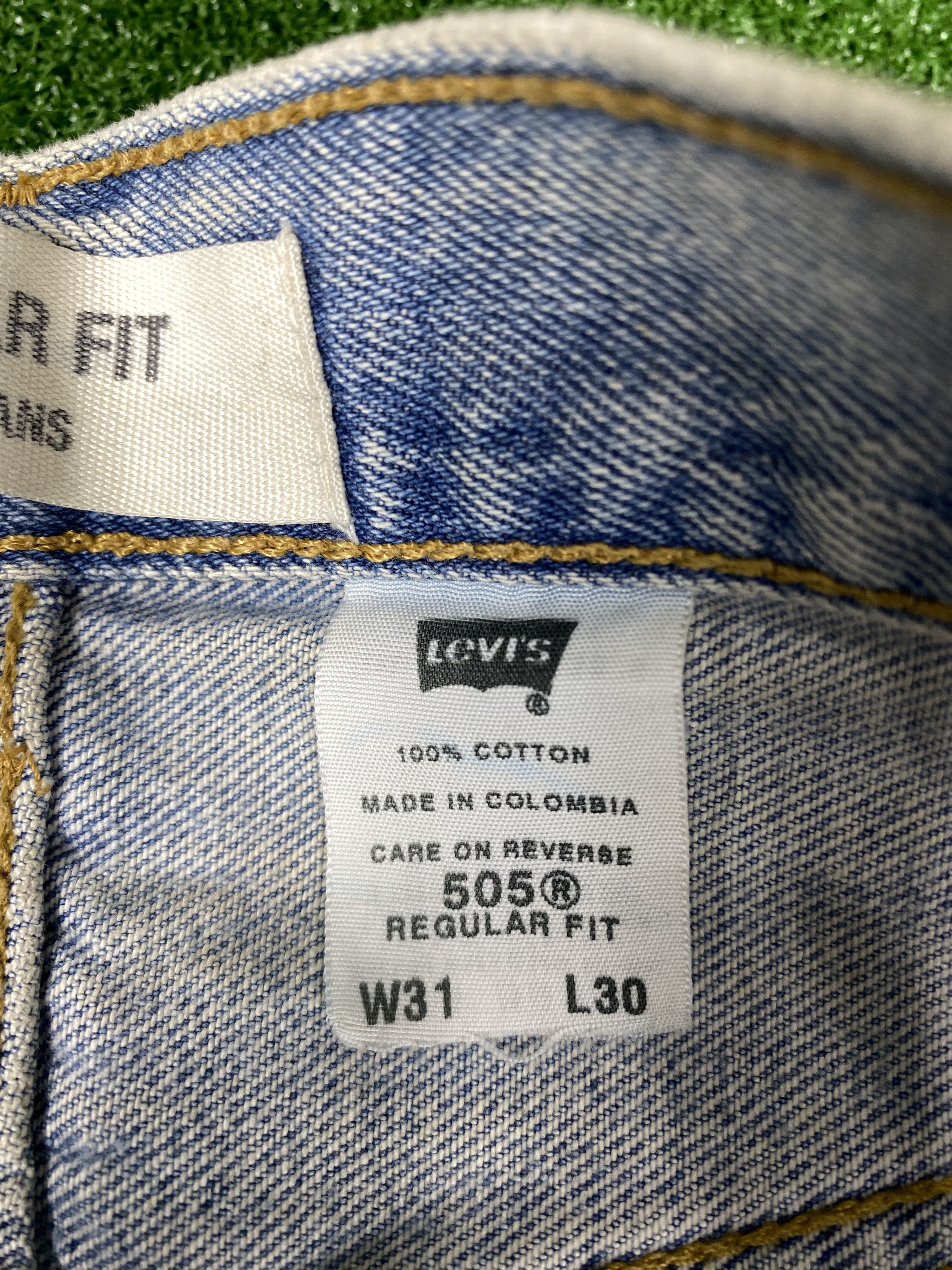 Levi's × Vintage Vintage Levi's 505 Distressed Denim Mid wash Jeans Size US 31 - 12 Thumbnail