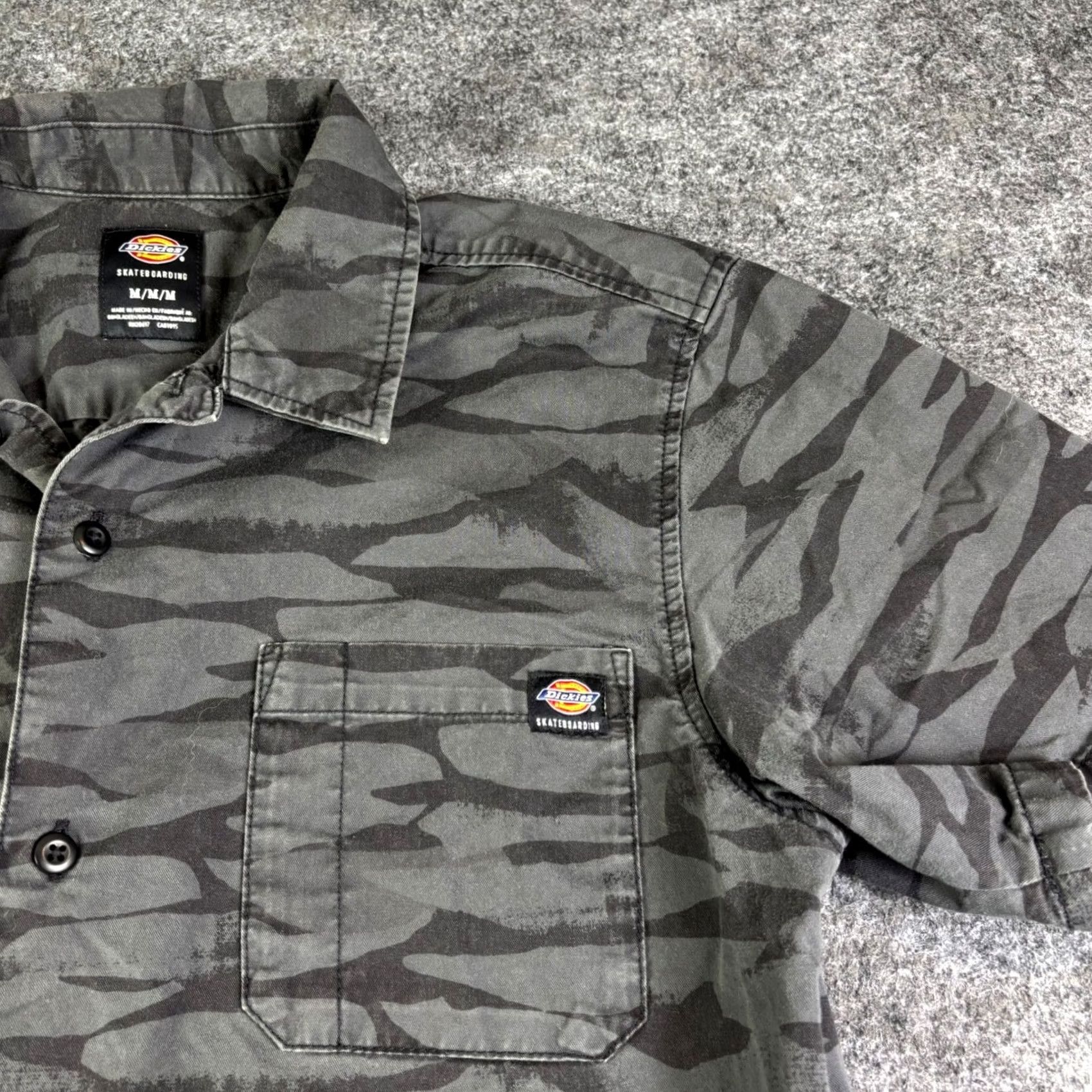 Dickies Dickies Skateboarding Mens Medium Grey Tiger Stripe Camo Short Sleeve Shirt Size US M / EU 48-50 / 2 - 5 Thumbnail