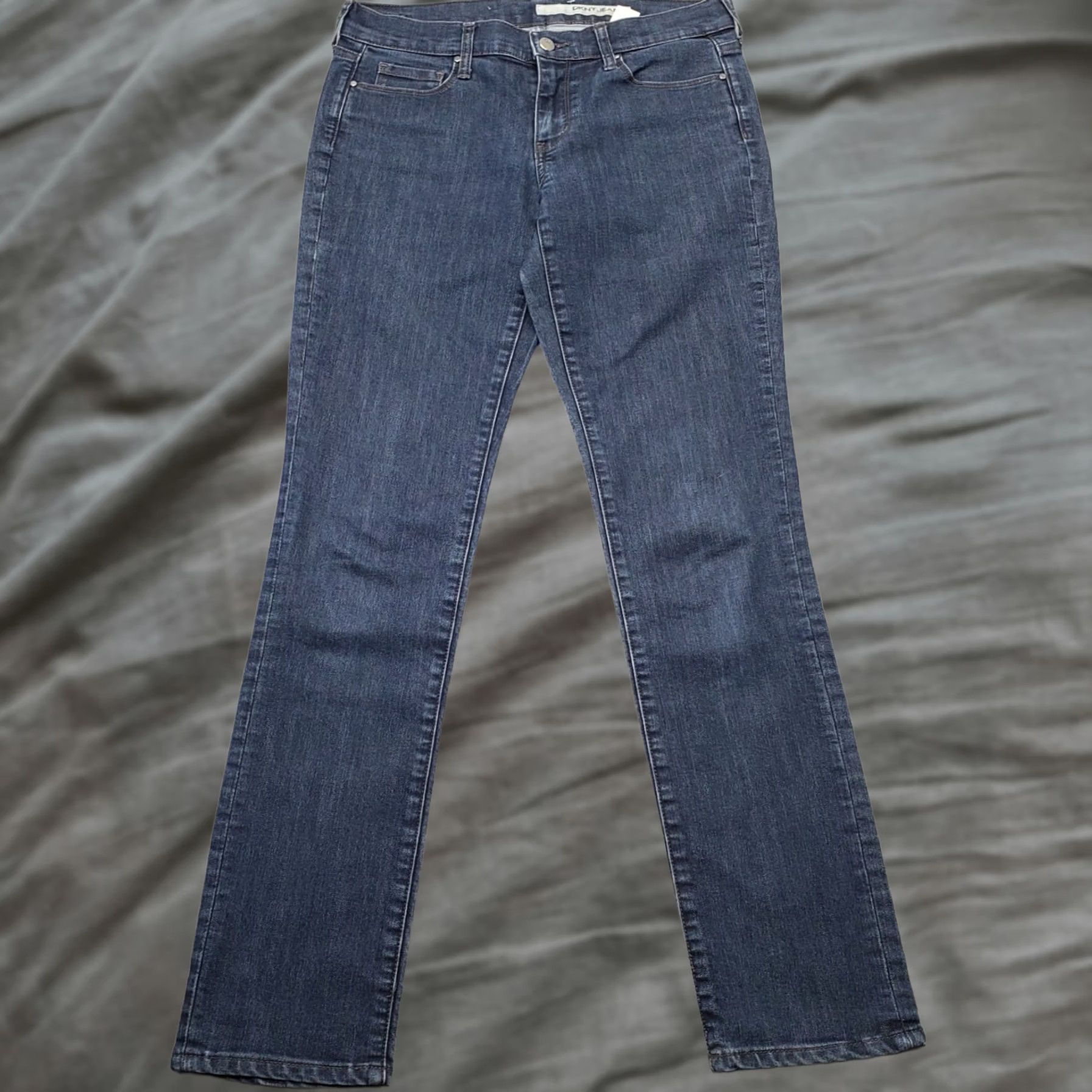 DKNY DKNY Jeans Womens 2 Dark Blue Denim 5 Pocket Skinny Regular Waist 31 Inseam 30.5" Casual Jeans Womens Size 2 Blue Denim Dark Wash Size 26" / US 2 / IT 38 - 1 Thumbnail