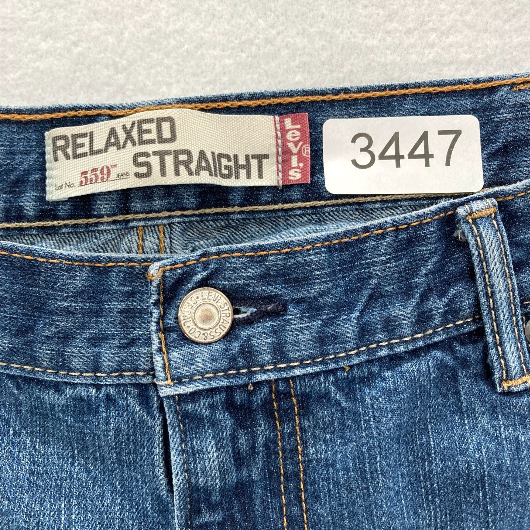 Levi's Levi's 559 Mens Jeans Straight Leg Relaxed Denim 40x32 Medium Wash Blue 559 Model Regular Inseam 32 Mens Size US 40 / EU 56 - 4 Thumbnail