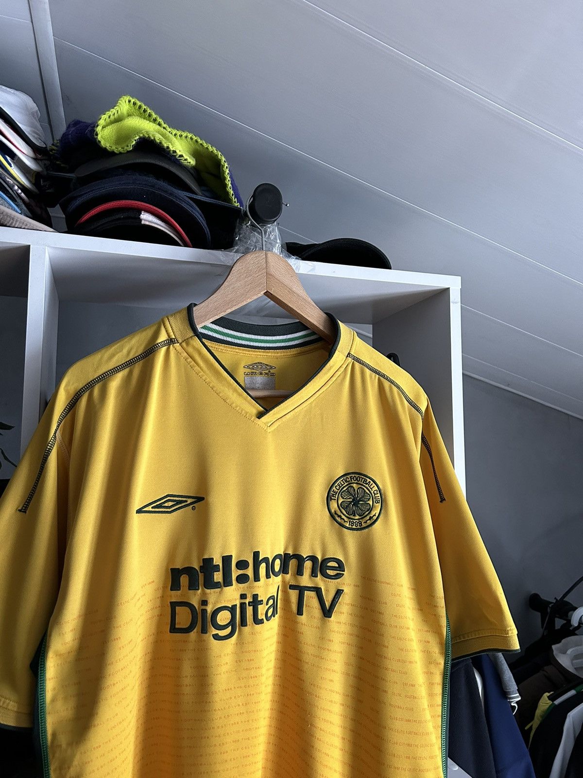 Umbro × Vintage Celtic 2002/03 away Umbro soccer jersey Size US XL / EU 56 / 4 - 2 Thumbnail