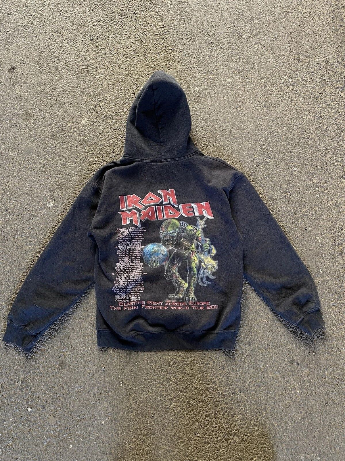 Gildan Iron Maiden hoodie FINAL FRONTIER WORLD TOUR 2011 Sz S Size S / US 4 / IT 40 - 3 Thumbnail