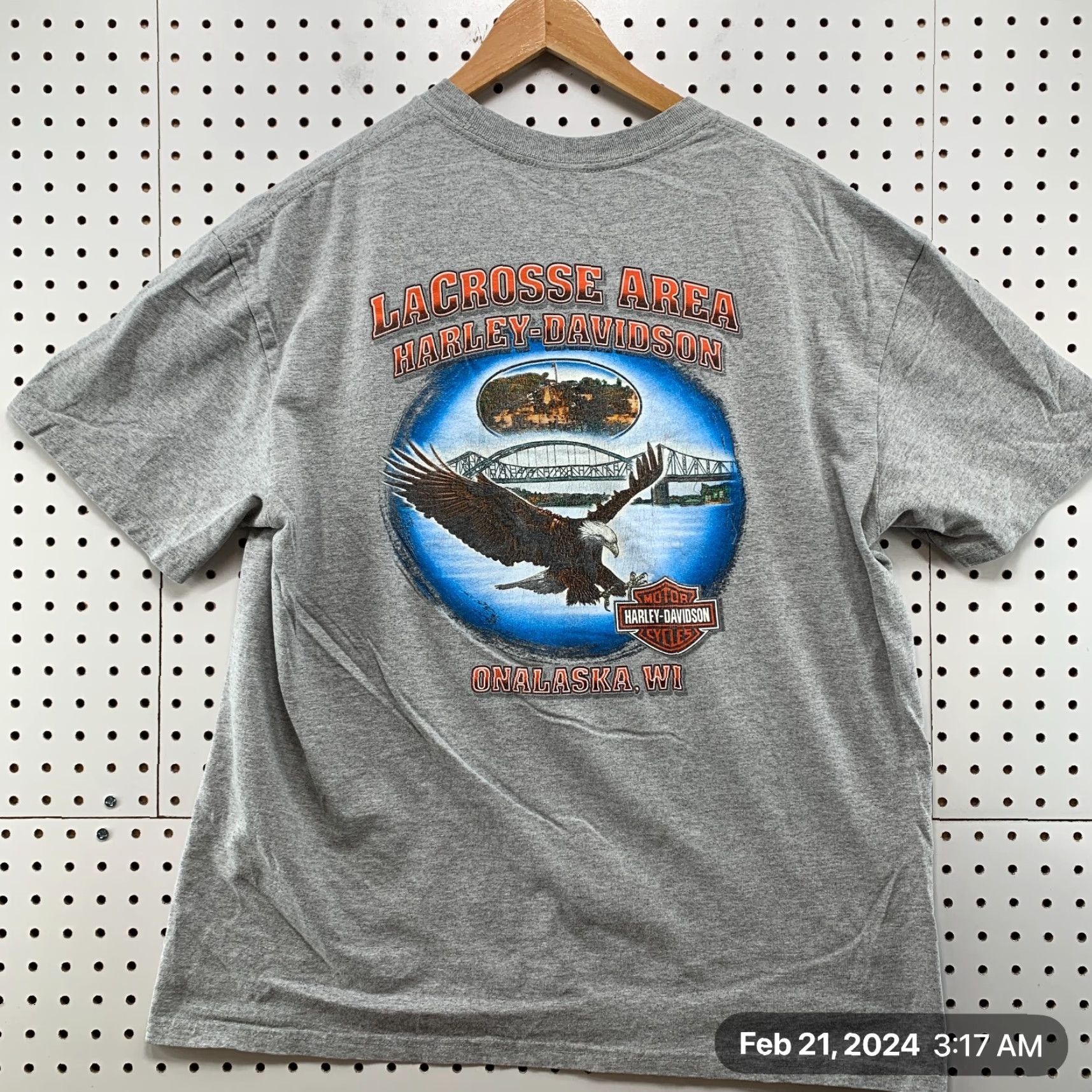 Harley Davidson Harley-Davidson Motorcycle Shirt Mens XL Gray Eagle Graphic 23X28 Vintage Onalaska WI Size US XL / EU 56 / 4 - 2 Thumbnail