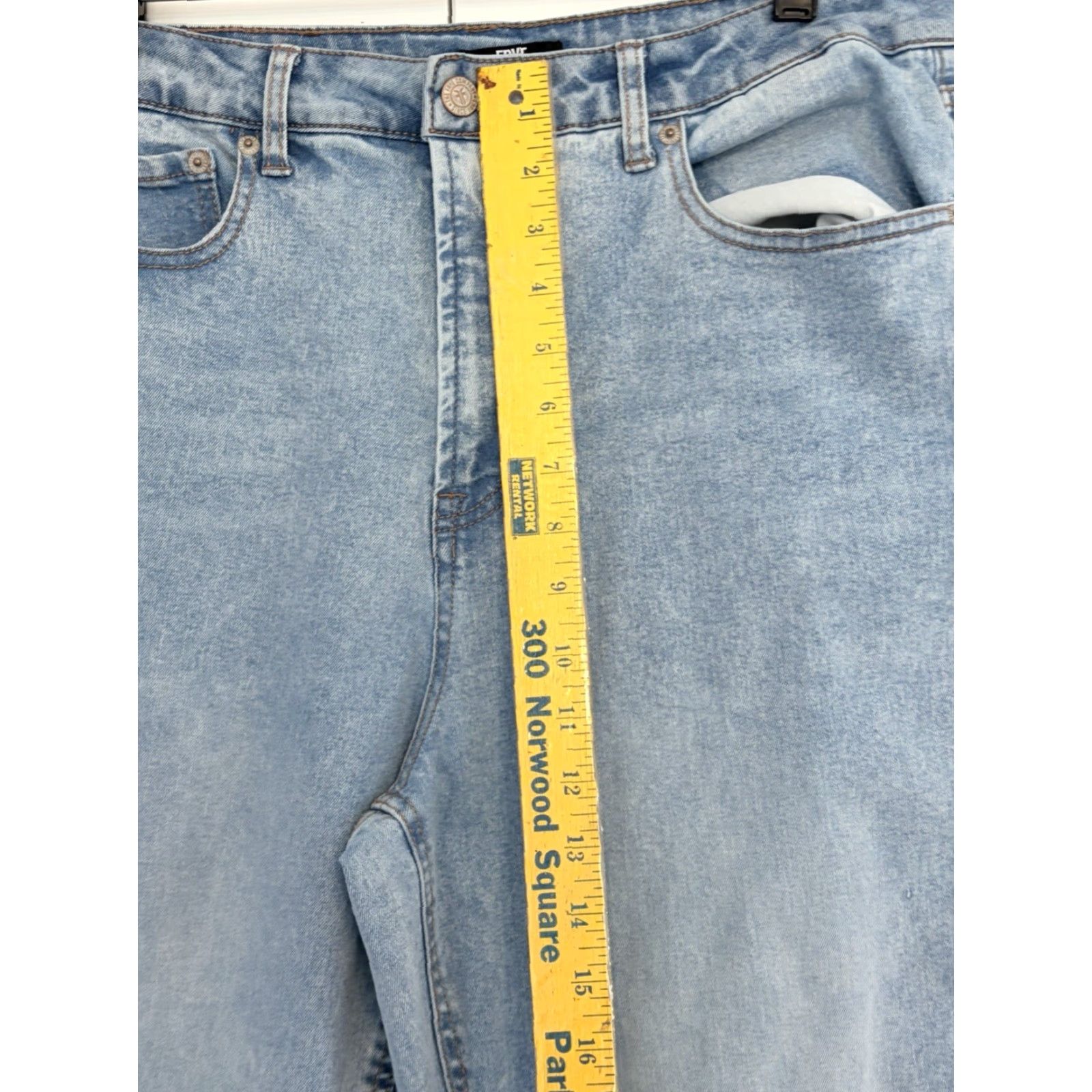 Frye FRYE Regular Fit Denim Light Blue Straight Jeans 5-Pocket Women’s sz 12/31 Size 24" / US 00 / IT 34 - 5 Thumbnail