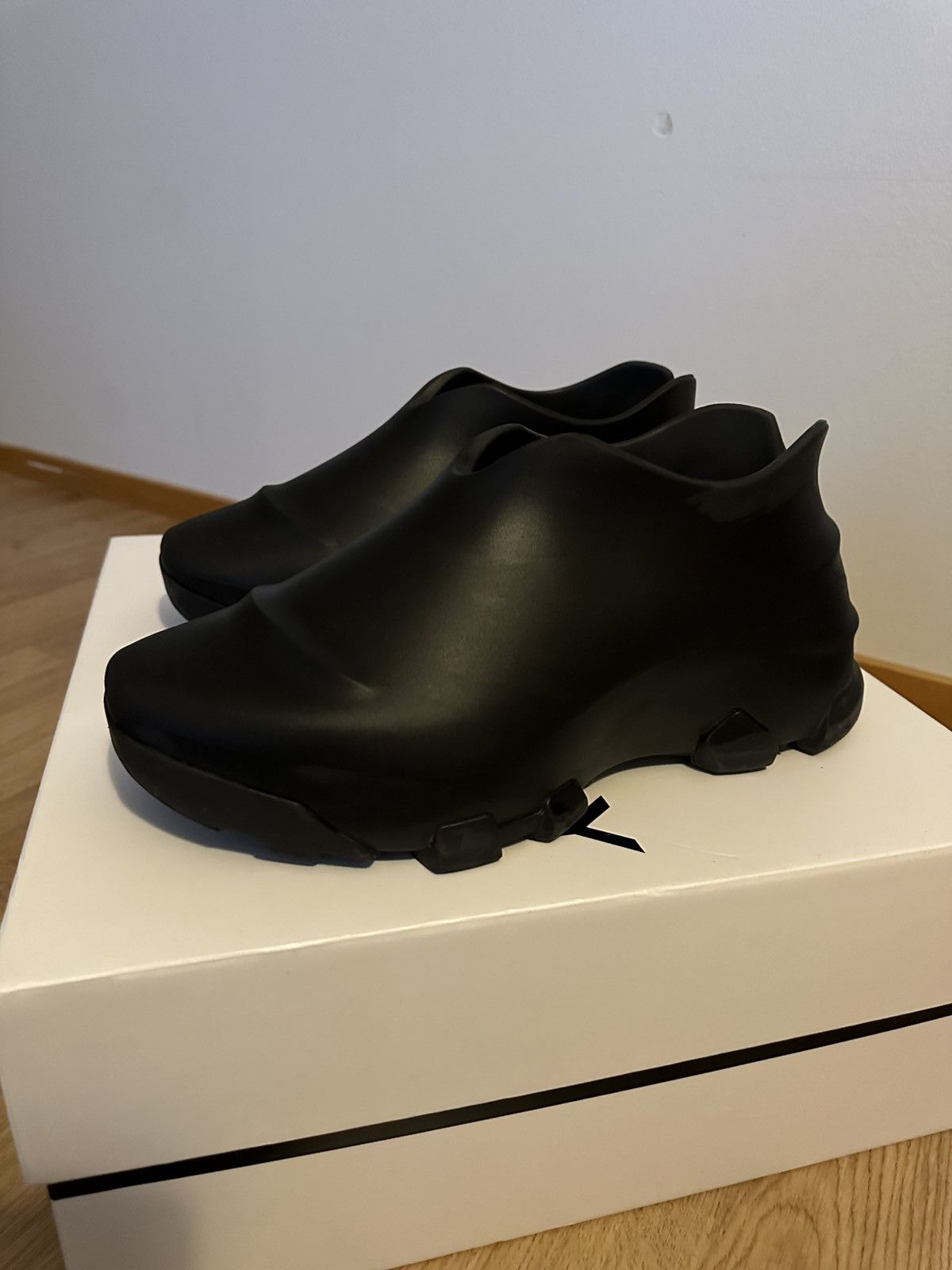 Givenchy Givenchy Monumental Mallow Size US 9 / EU 42 - 4 Thumbnail