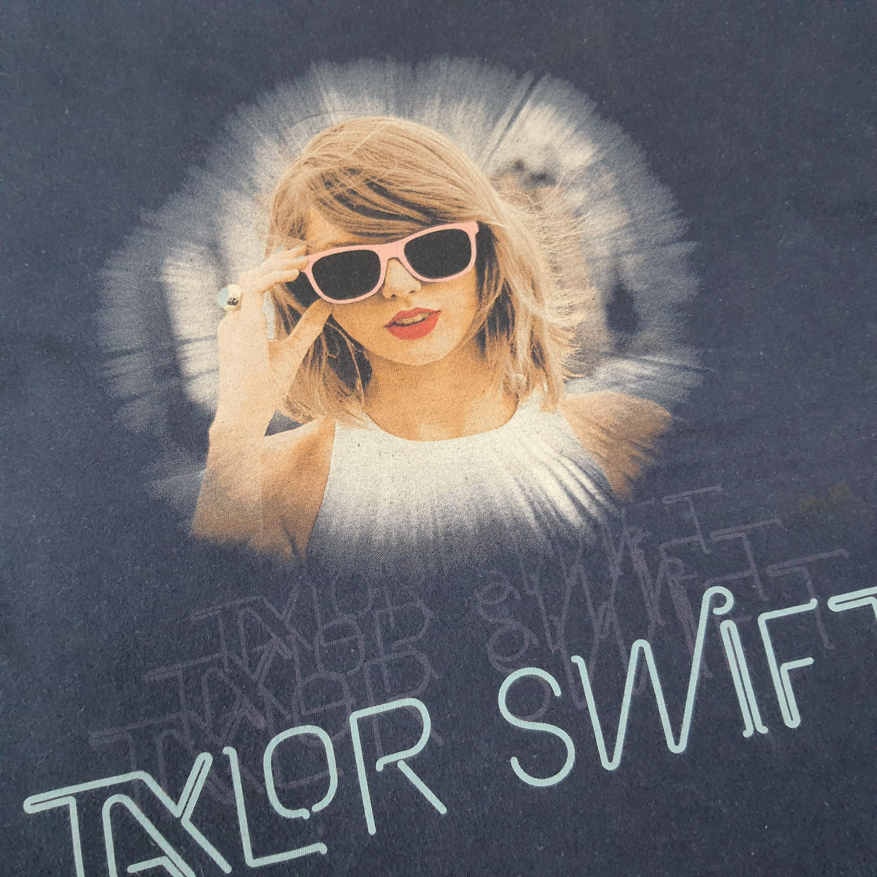 Band Tees Vintage Taylor Swift American Singer Tour Tshirt C223N66 Size US M / EU 48-50 / 2 - 2 Thumbnail