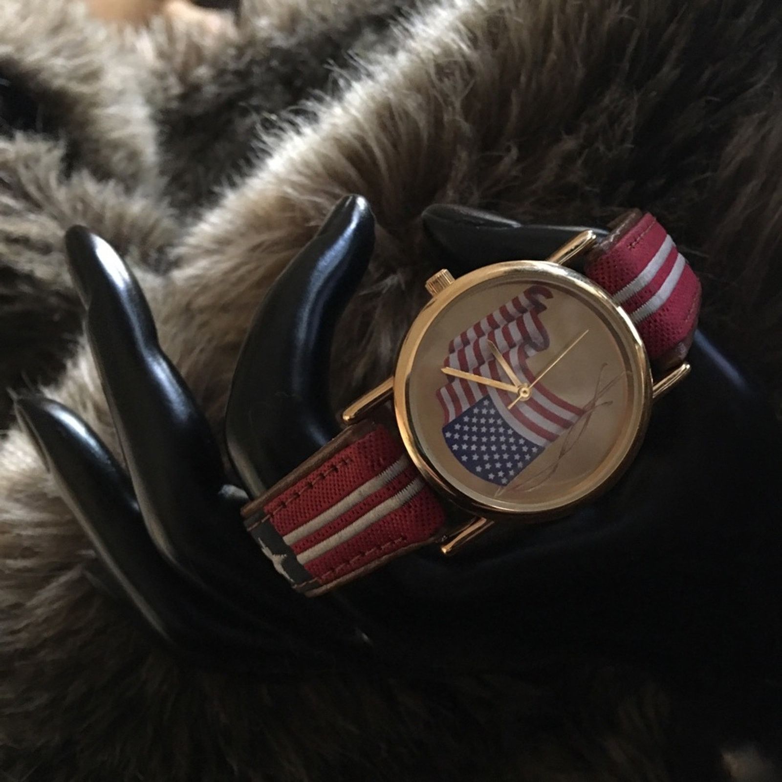 Valdawn Unisex American Flag Leather Band Watch in Red, Women's