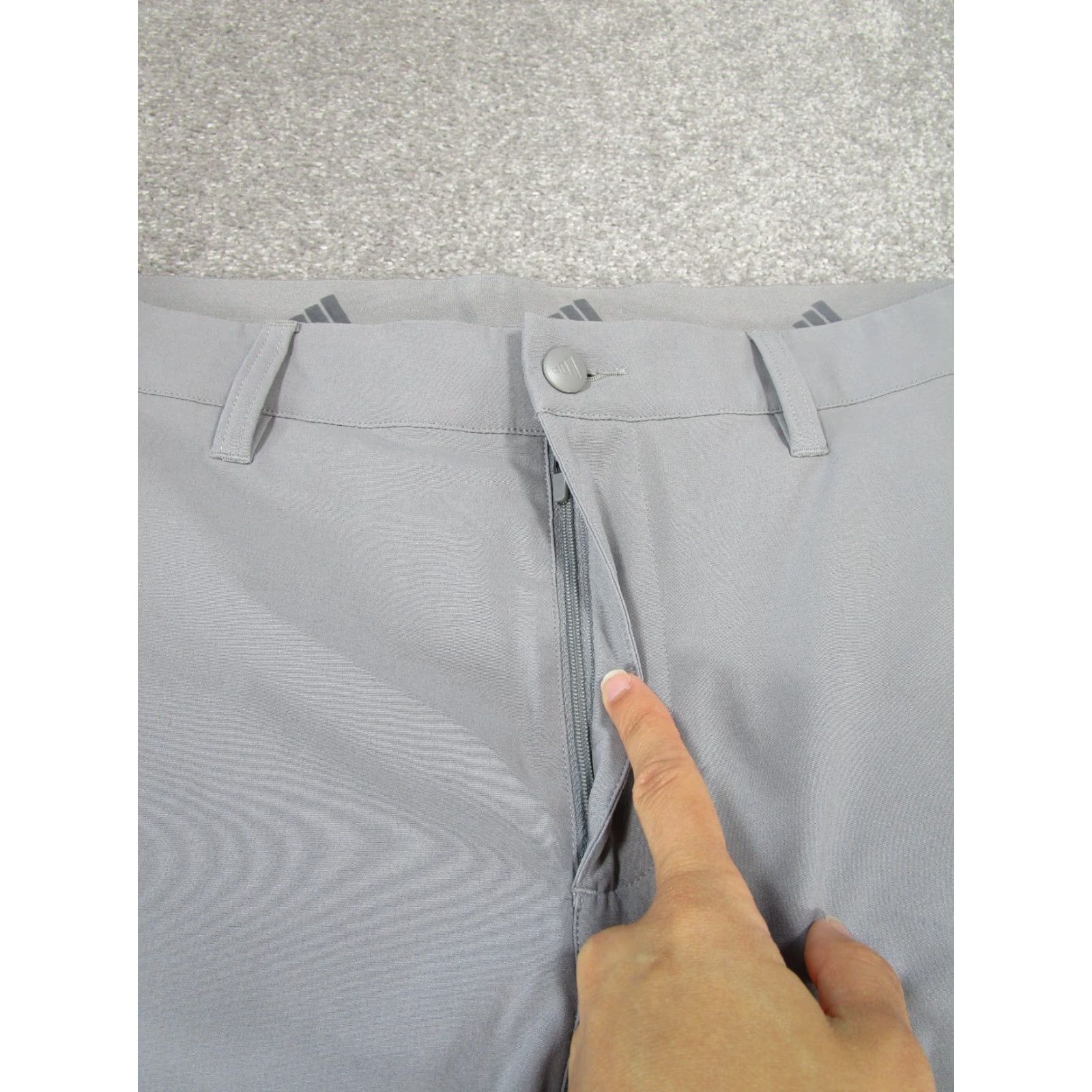 Adidas Adidas Shorts Mens 38 Light Gray Lightweight Performance Golf Chino Casual Mens 38 Gray 90s? Size US 38 / EU 54 - 3 Thumbnail