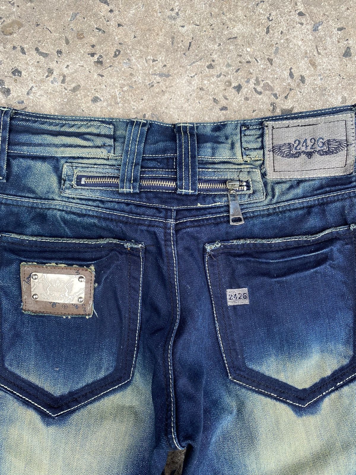 Japanese Brand Vintage Distressed 2426 Jeans Fedding Denim Size US 31 - 16 Thumbnail