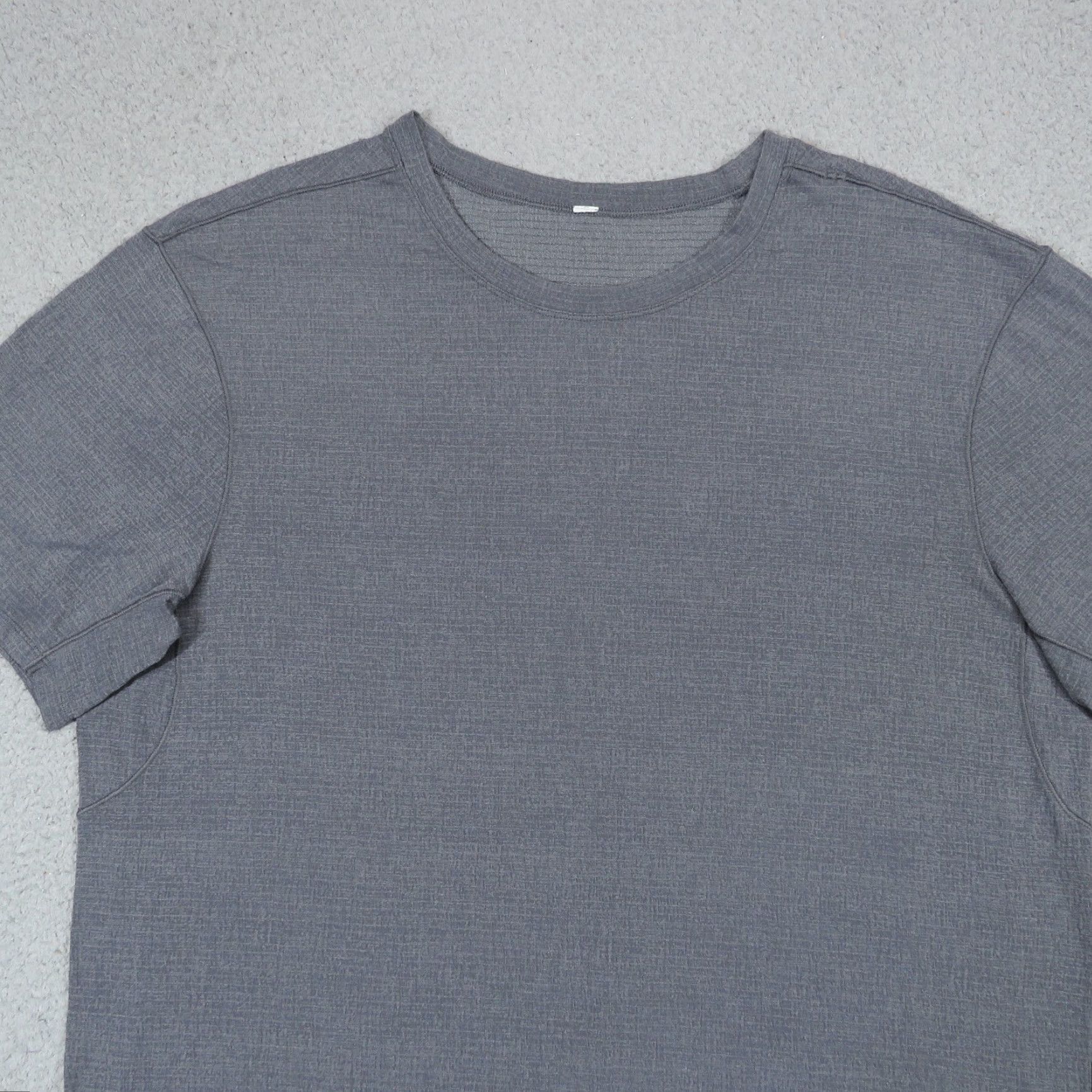 Lululemon Lululemon Shirt Mens XL Grey Silverescent X-static Antimicrobial Running Workout Shirt XL Mens Gray Size US XL / EU 56 / 4 - 3 Thumbnail