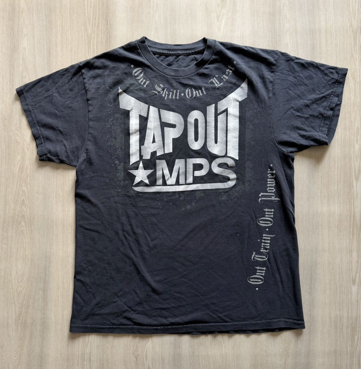Vintage Vintage TAPOUT Spellout Tee Sz L MMA Affliction Grunge Skate Size US L / EU 52-54 / 3 - 1 Thumbnail