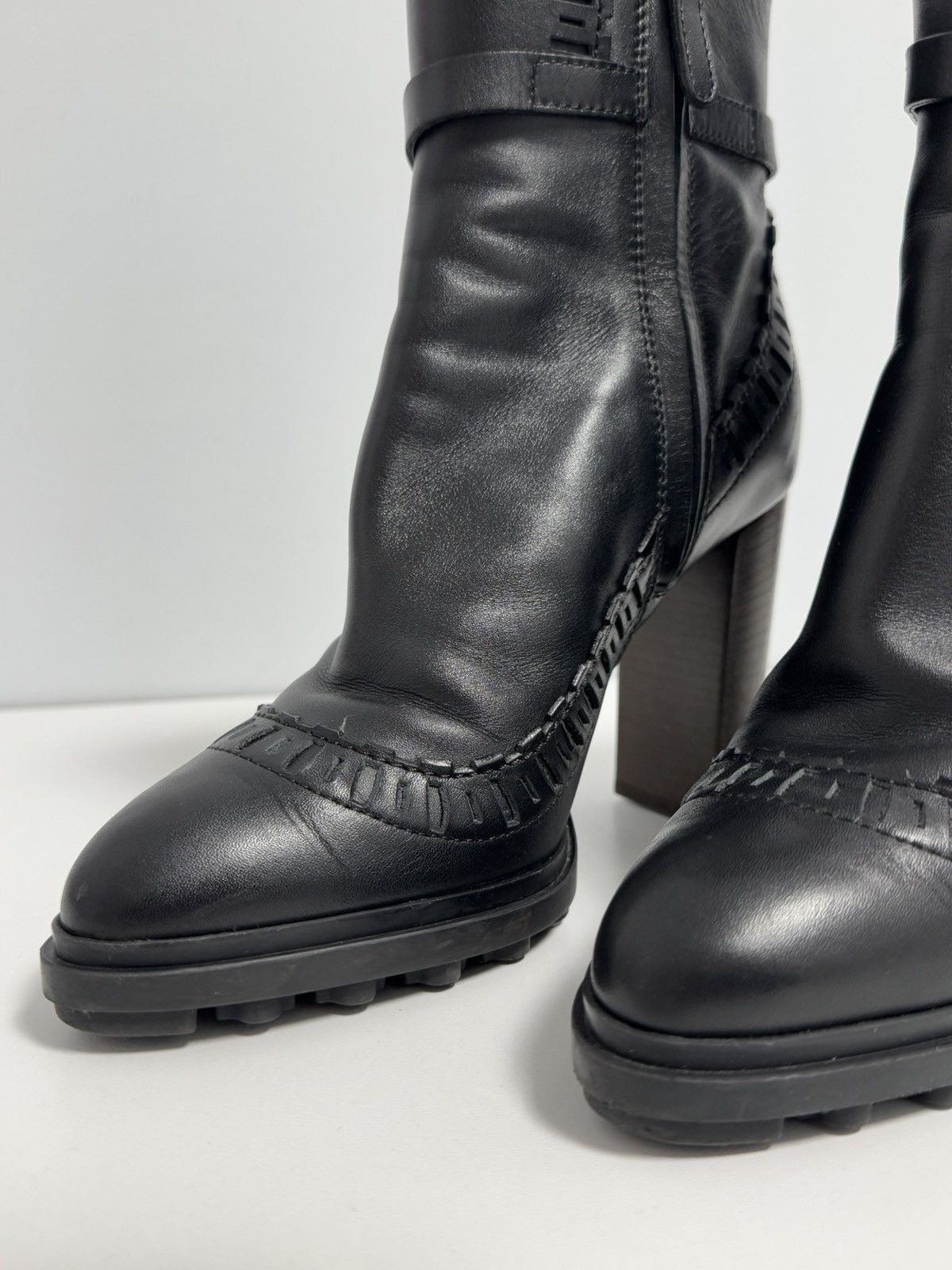 Tod's Tod’s Buckled Laser-cut Glossed-leather Ankle Boots In Nero Size US 6 / IT 36 - 8 Thumbnail