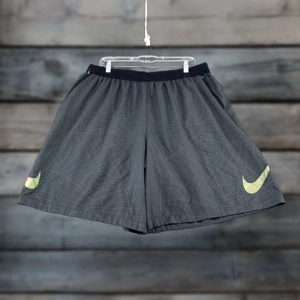 Nike Nike Shorts Mens 3XL Black Elastic Waist Drawstring Swoosh Lightweight Training Athletic Cross Training Gym & Running Short Size US 39 - 1 Thumbnail