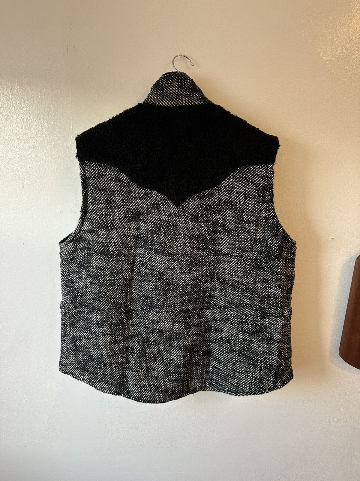 18 East Chambal Canyon Vest Size US XL / EU 56 / 4 - 2 Thumbnail
