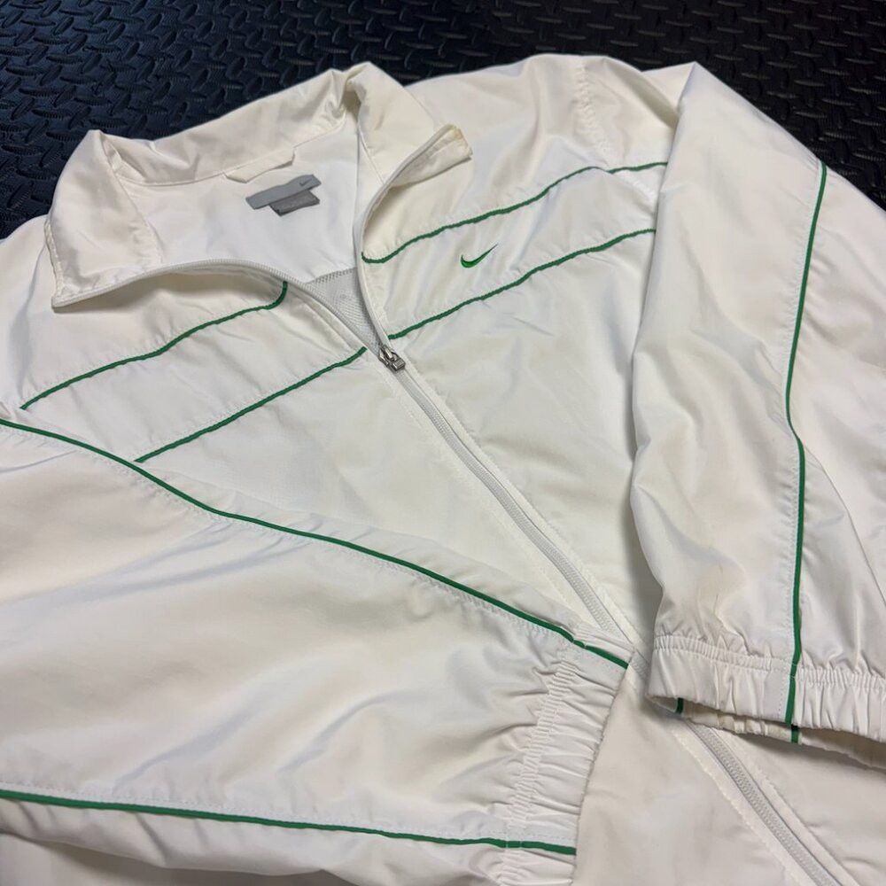 Nike NIKE White Windbreaker with green accents Size US XL / EU 56 / 4 - 1 Thumbnail