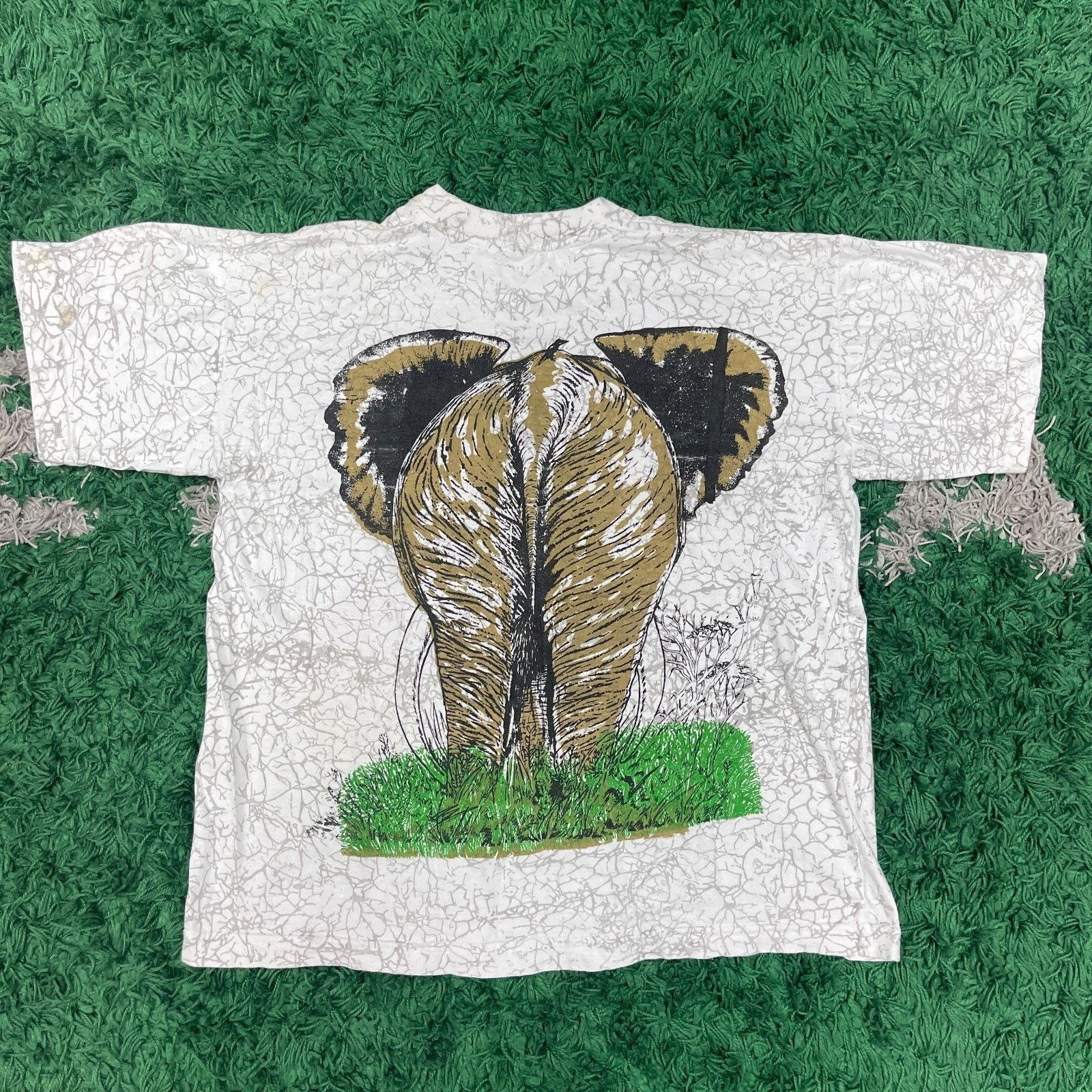 Vintage Vintage 90s Tanzania Elephant All Over Print Souvenir Tee Size US L / EU 52-54 / 3 - 4 Thumbnail