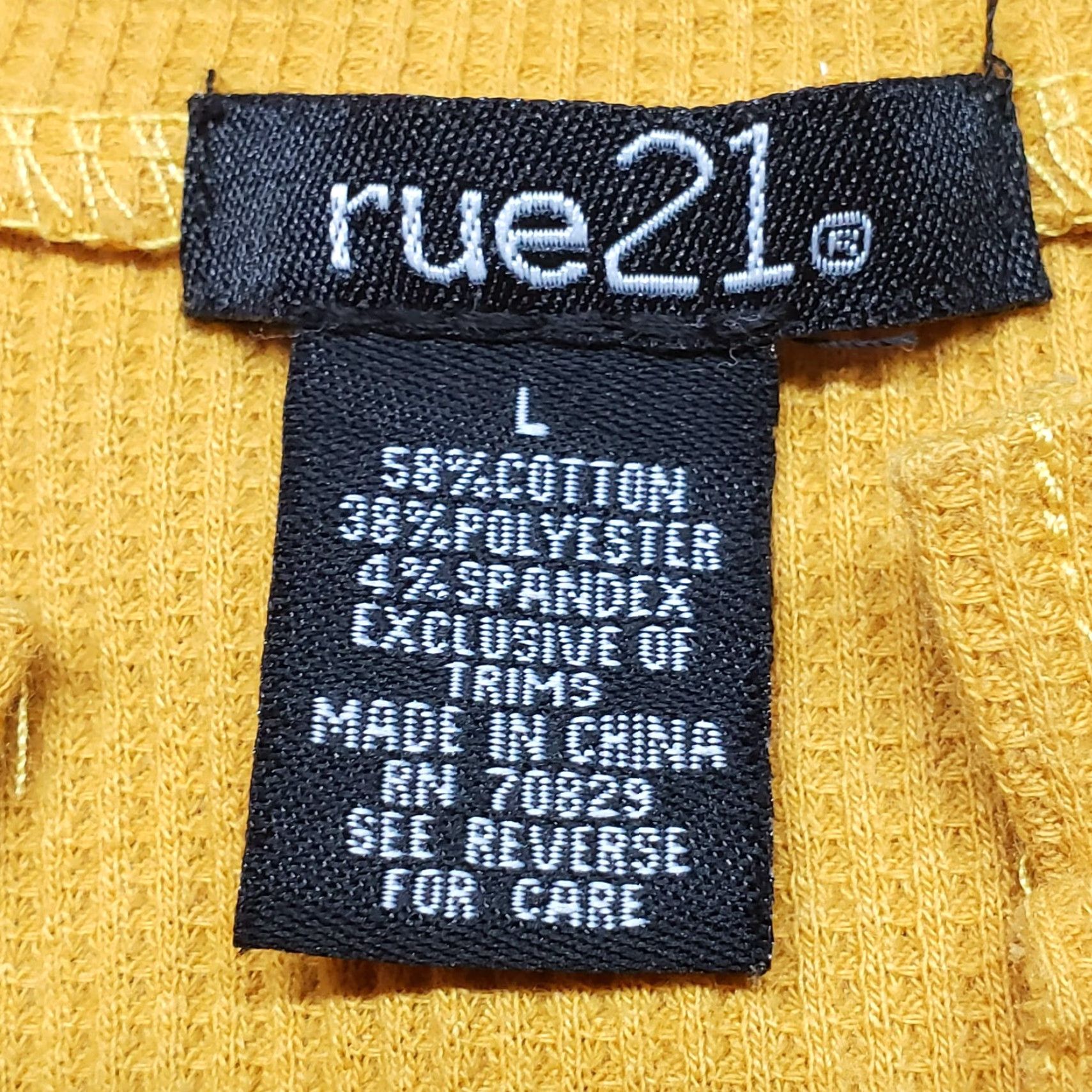 Vintage Rue21 Womens L Yellow Butterfly Graphic Long Sleeve Pullover V Neck Sweater Size L / US 10 / IT 46 - 7 Thumbnail