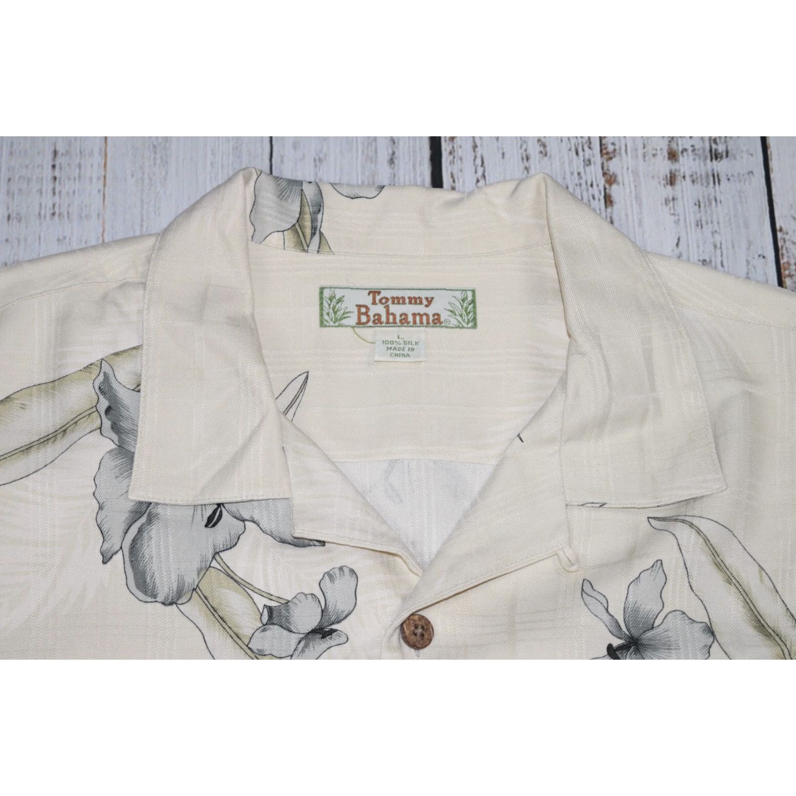 Tommy Bahama VINTAGE Tommy Bahama Hawaiian Shirt Mens L Ivory Blue Hibiscus Floral Silk Short Sleeve Button-Up Tropical Size US L / EU 52-54 / 3 - 2 Thumbnail