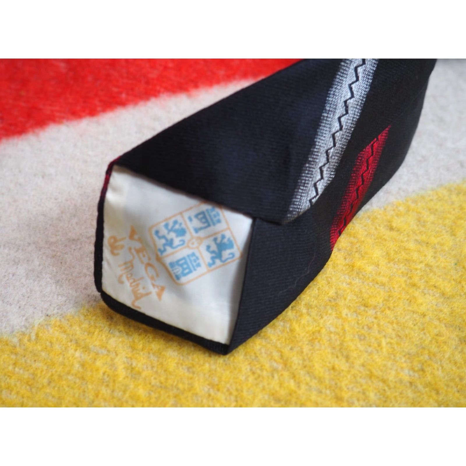 Vintage VTG 50s Vega de Madrid Macy's California Red Black Silk Ivy Rockabilly 2.5" Tie Size ONE SIZE - 4 Thumbnail