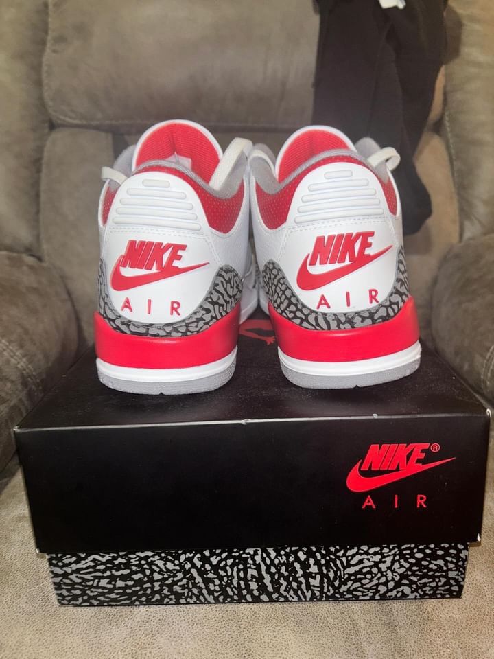 Jordan Brand Jordan 3 Fire Red Size US 10 / EU 43 - 2 Thumbnail