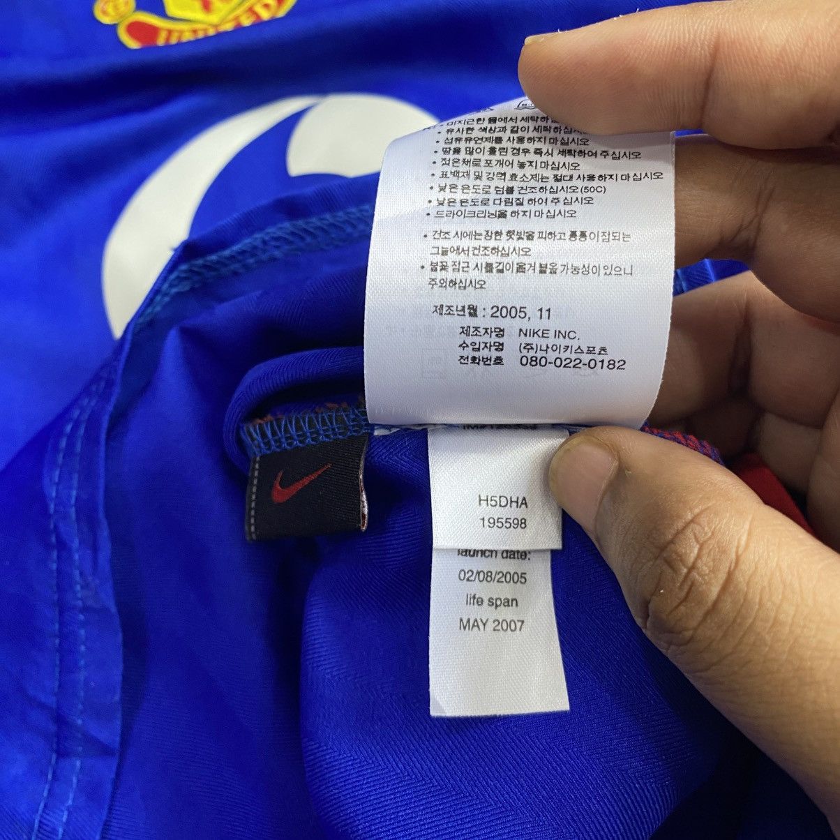 Vintage 2005/06 Nike Manchester United Away Jersey