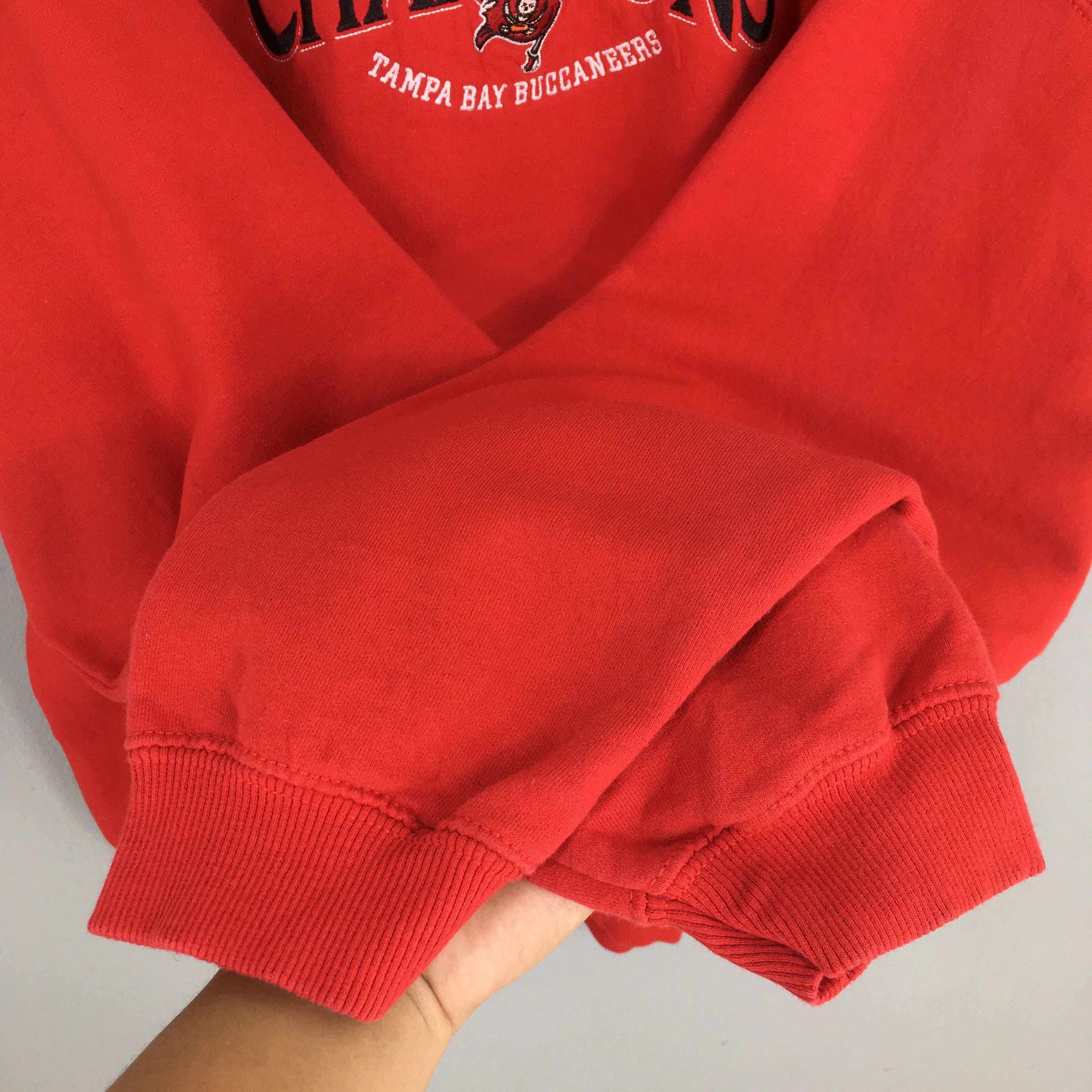 Gildan × NFL × Vintage Vintage Tampa Bay Buccaneers NFL Sweatshirt XLarge Size US XL / EU 56 / 4 - 4 Thumbnail