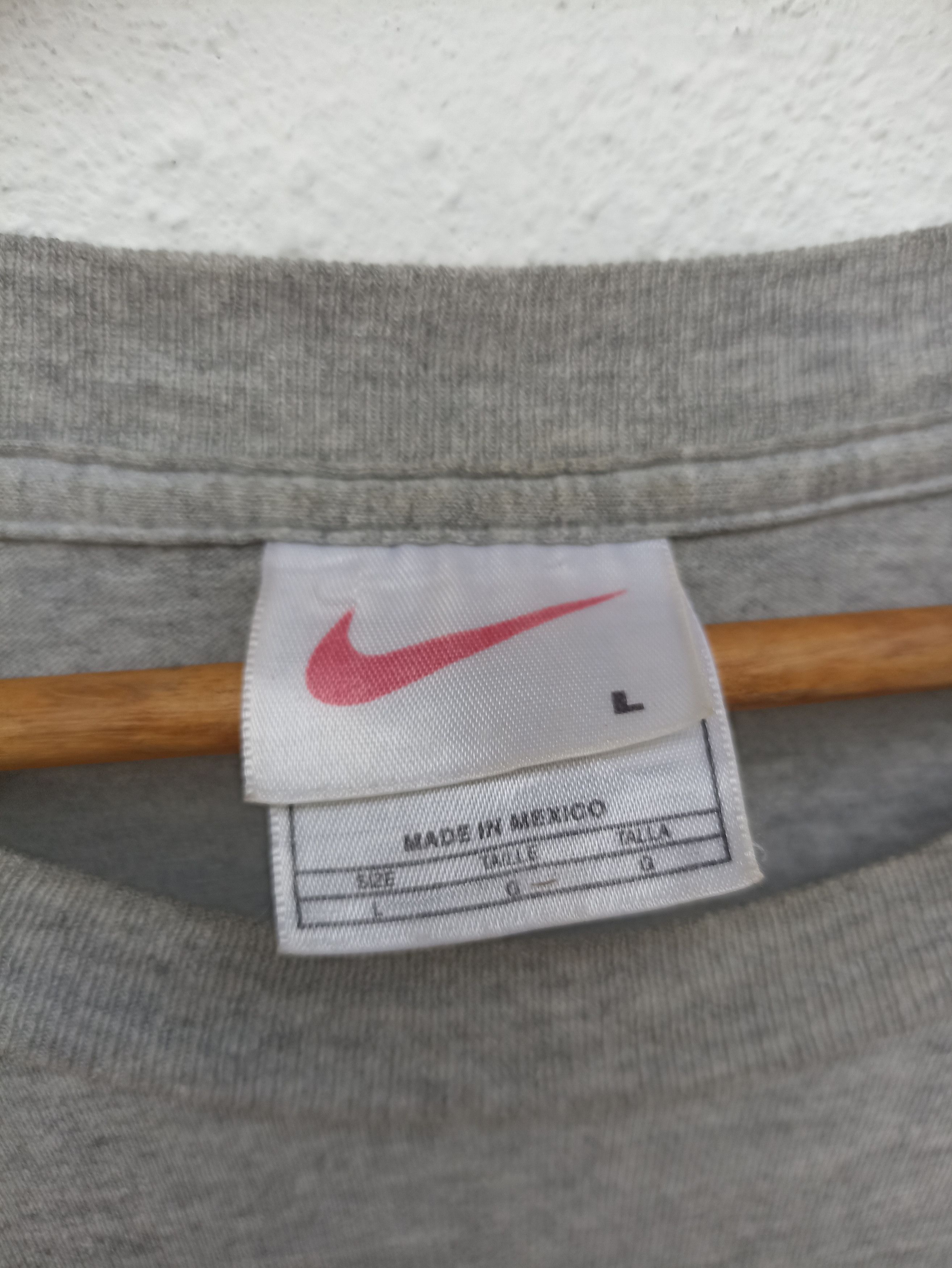 Nike Vintage 90s Vintage Nike t shirt spell out Size US L / EU 52-54 / 3 - 5 Thumbnail