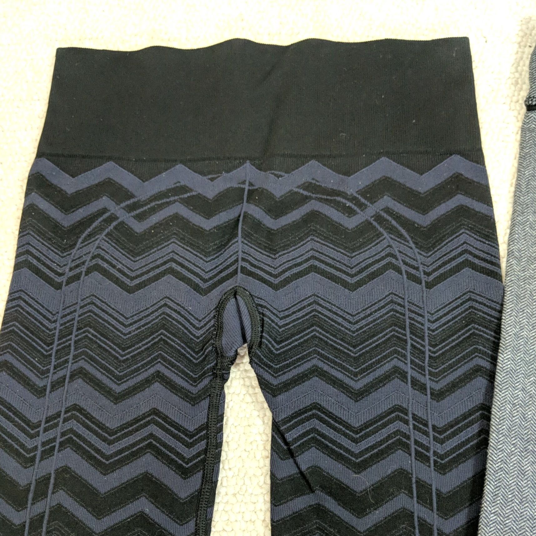 Lululemon Lululemon Leggings Womens Size 4 Athletic Activewear 3 Pair Black Purple Inseam 26" 30" Elastic Waist Yoga Athleisure Regular Size 27" / US 4 / IT 40 - 2 Thumbnail