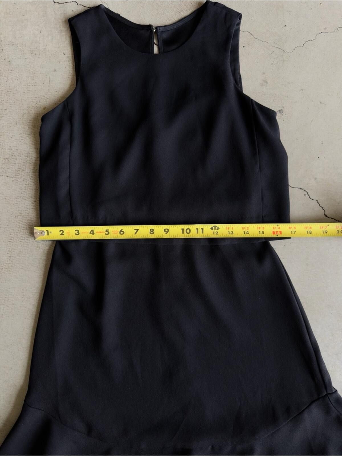 Banana Republic Banana Republic / Crepe Cutout Dress / Black Size XS / US 0-2 / IT 36-38 - 4 Thumbnail
