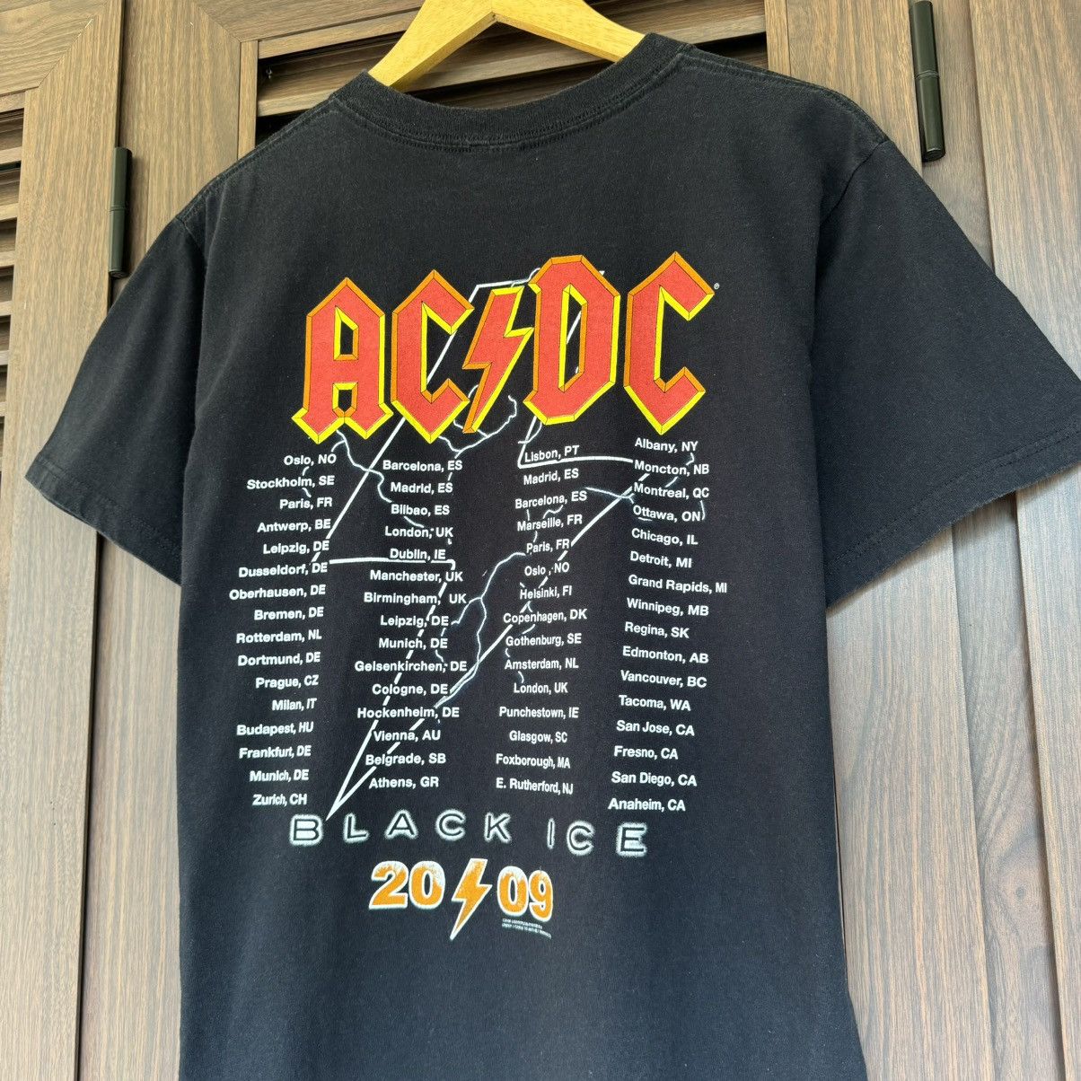 AC/DC × Band Tees × Vintage Vintage ACDC Black Ice World Tour Size US M / EU 48-50 / 2 - 5 Thumbnail