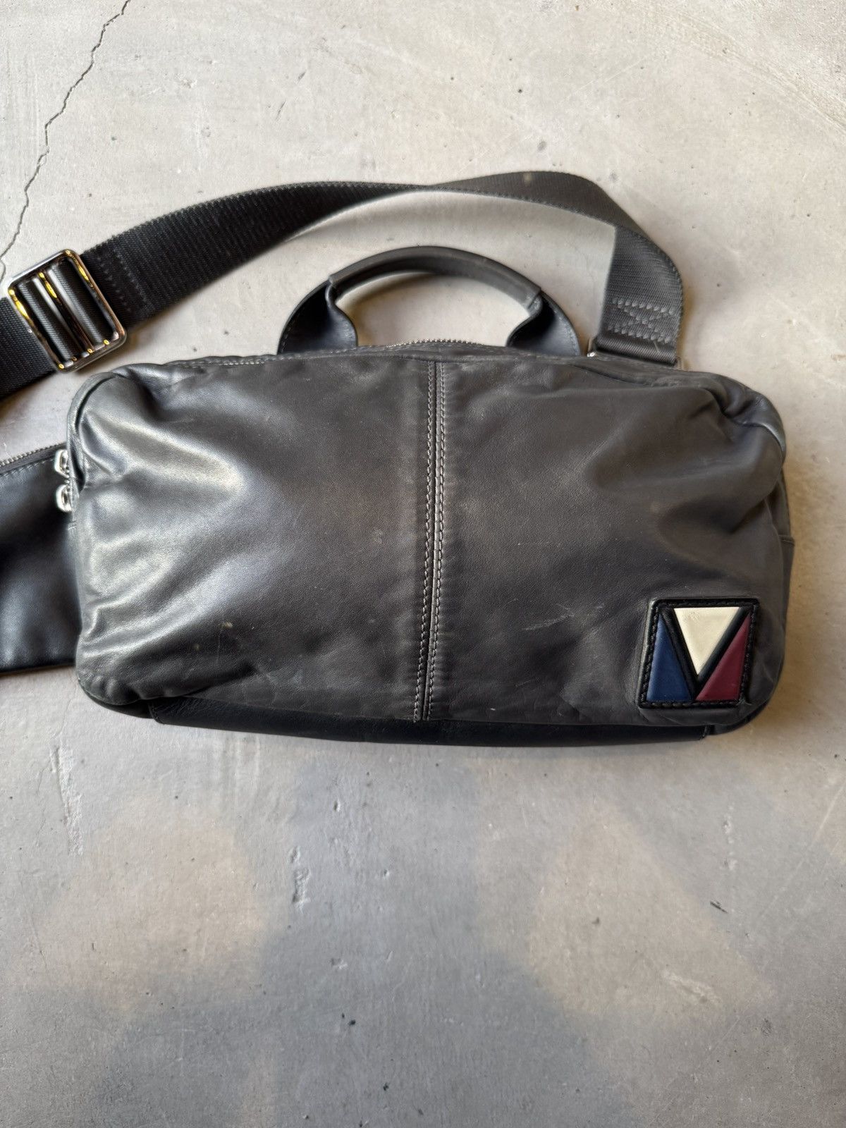 Louis Vuitton LOUIS VUITTON Grey Leather Fast V Line Crossbody Bumbag Bag Size ONE SIZE - 2 Thumbnail