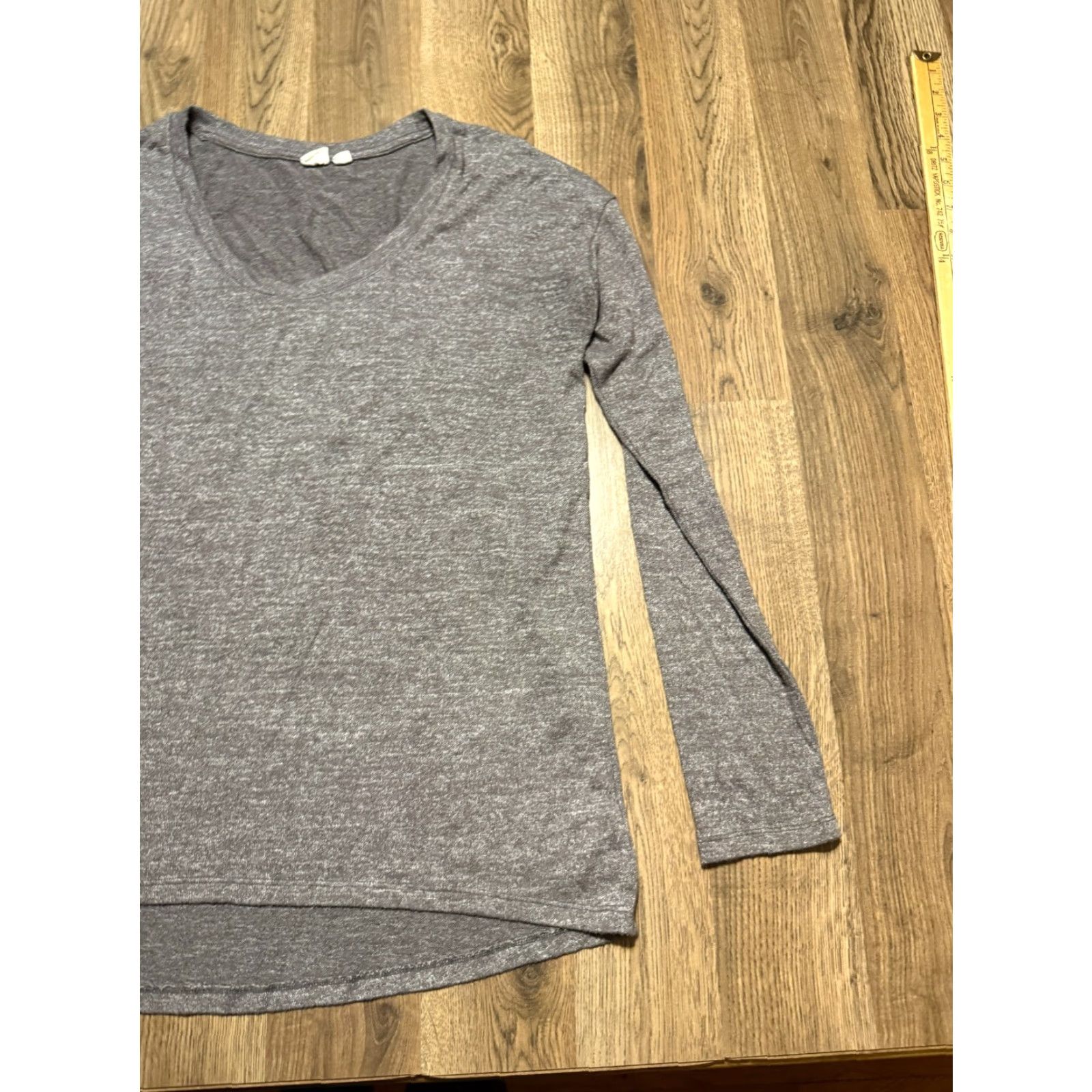 Gap GAP Shirt Women's Medium Gray V-Neck Long Sleeve Shirt Size M / US 6-8 / IT 42-44 - 4 Thumbnail