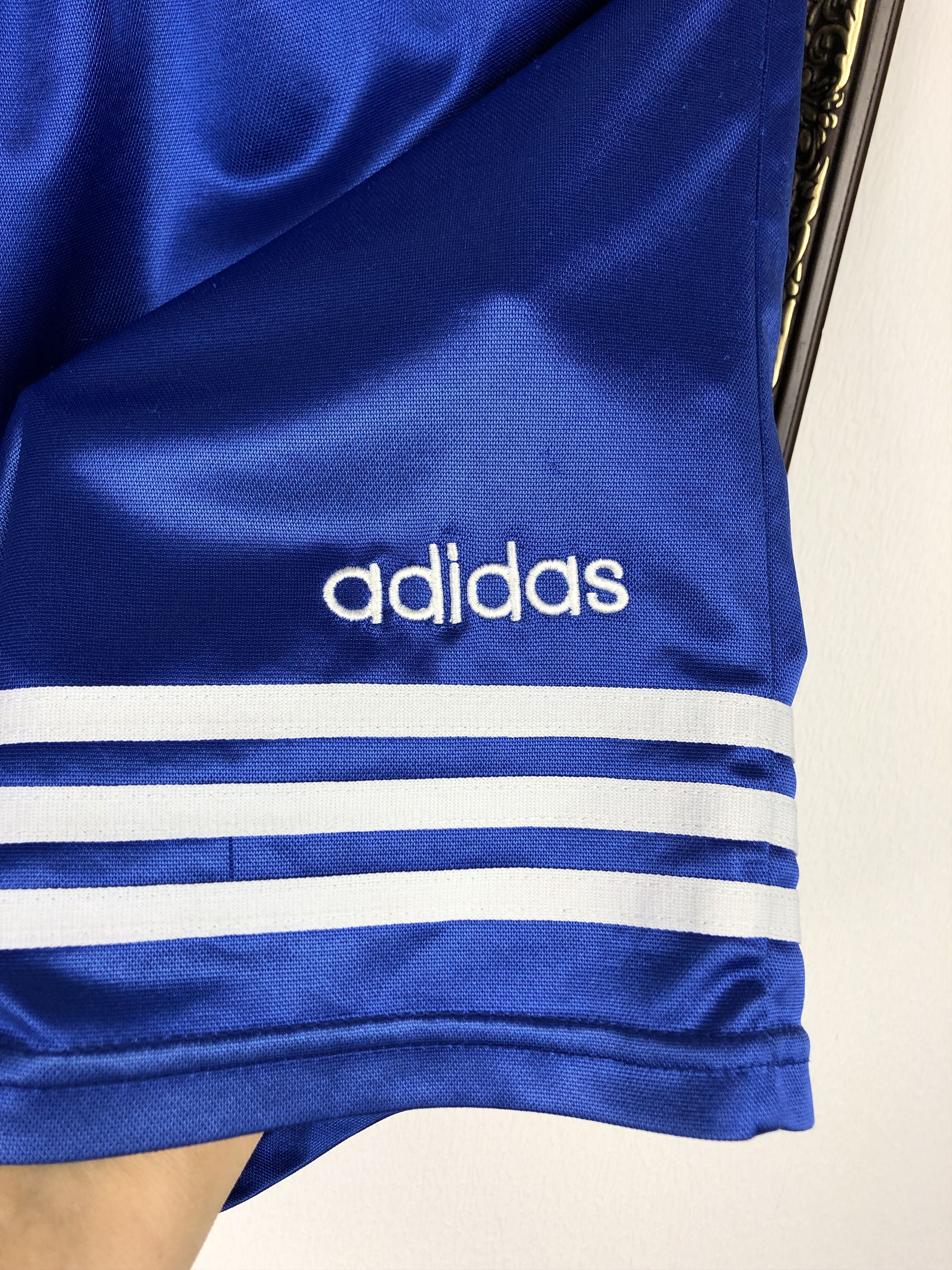 Adidas Vintage Adidas Bayern Munich Football Shorts Soccer Size S Size US 28 / EU 44 - 4 Thumbnail