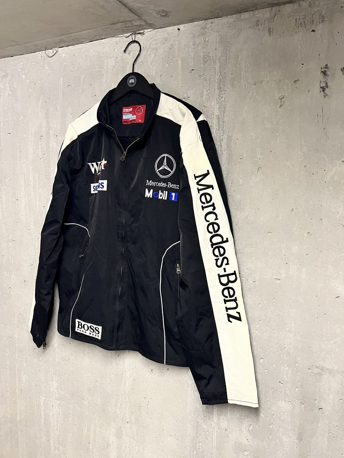 Hugo Boss × Mercedes-Benz Hugo Boss x Mercedes Benz x West x Siemens Racing Champions Size US XL / EU 56 / 4 - 2 Thumbnail