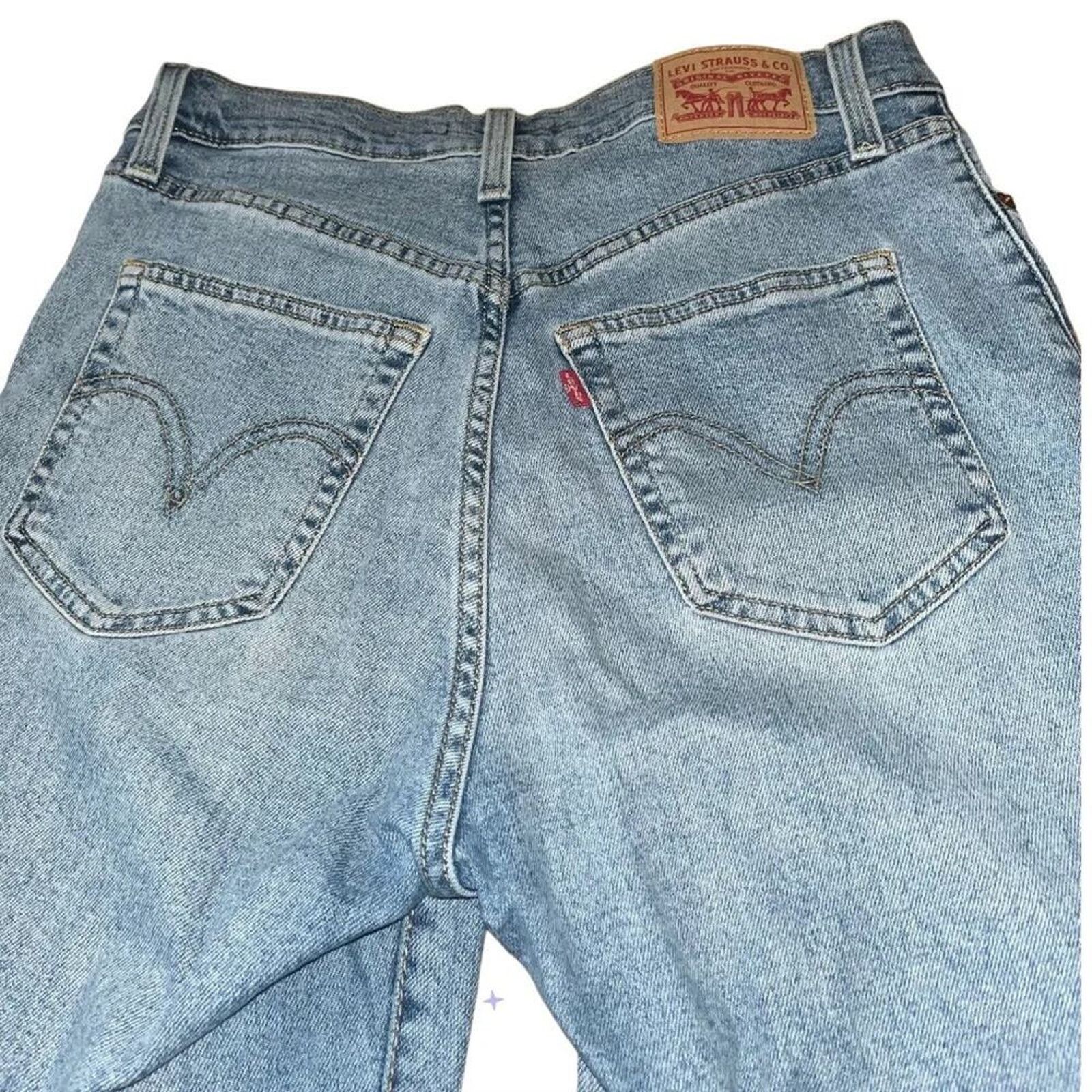 Levi's Levi’s 501 jeans, size 6. These are five pocket, button fly Size 28" / US 6 / IT 42 - 2 Thumbnail