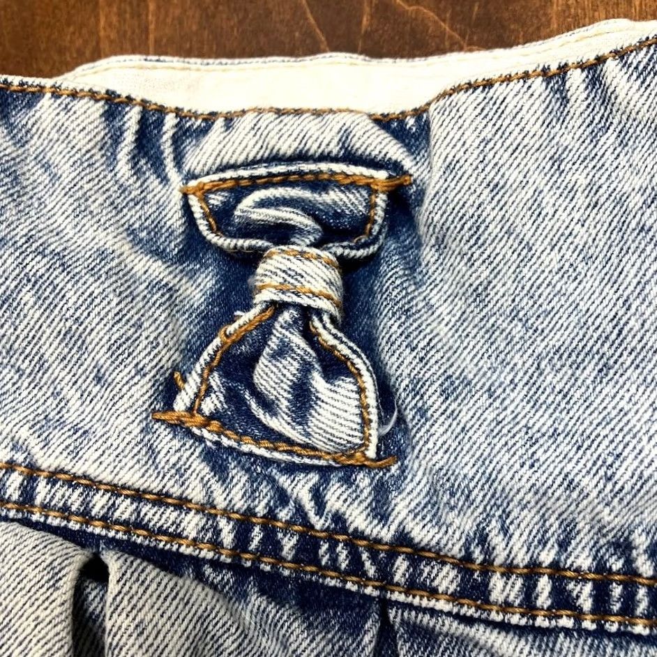 Vintage VINTAGE Baccini Acid Wash Pleated Jean Mini Skirt Button Front Bow Detail Size 11/12 90s Womens Size 32" / US 10 / IT 46 - 6 Thumbnail