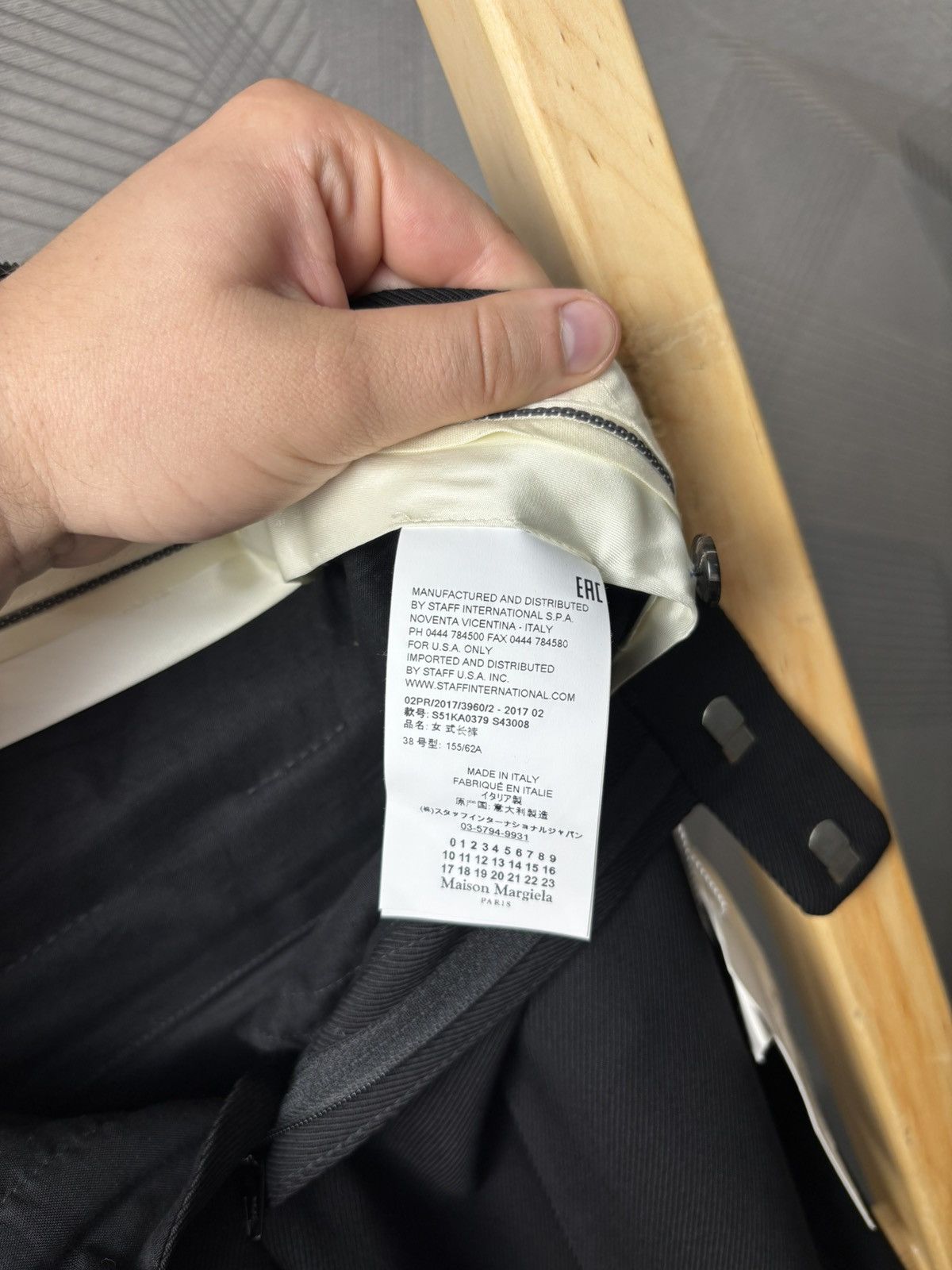 Maison Margiela Maison Margiela trousers S51KA0379 Size 26" / US 2 / IT 38 - 15 Thumbnail