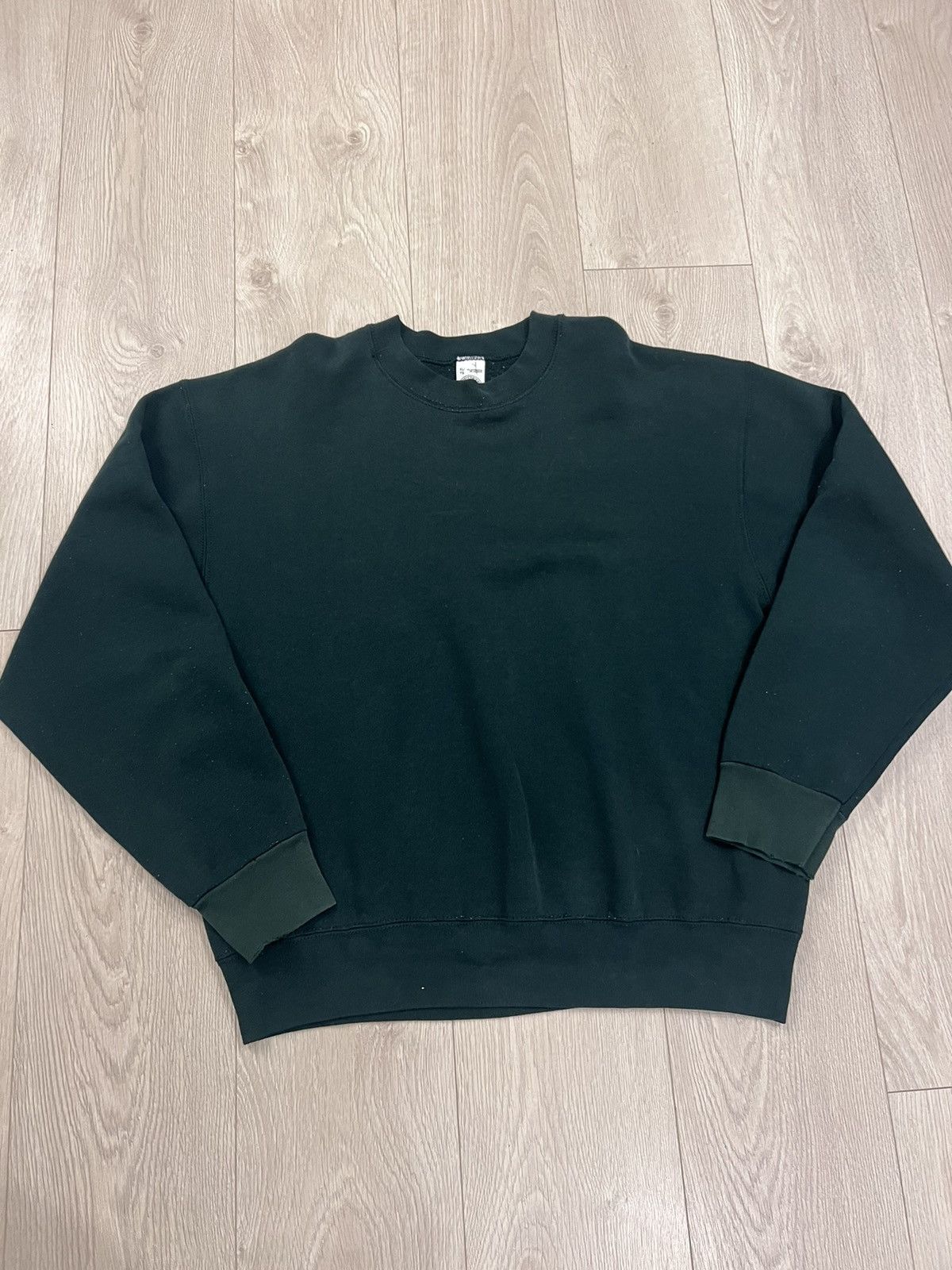 Vintage Vintage 90s Munsingwear Blank Crewneck Sweatshirt Distressed Size US XL / EU 56 / 4 - 1 Thumbnail