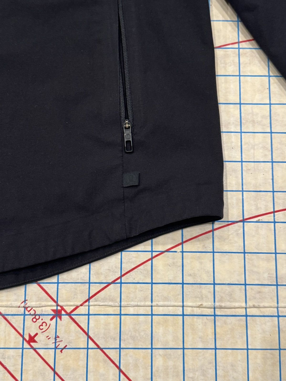 Lululemon Lululemon Coaches Jacket Black Fits Mens Size Large Size US L / EU 52-54 / 3 - 3 Thumbnail